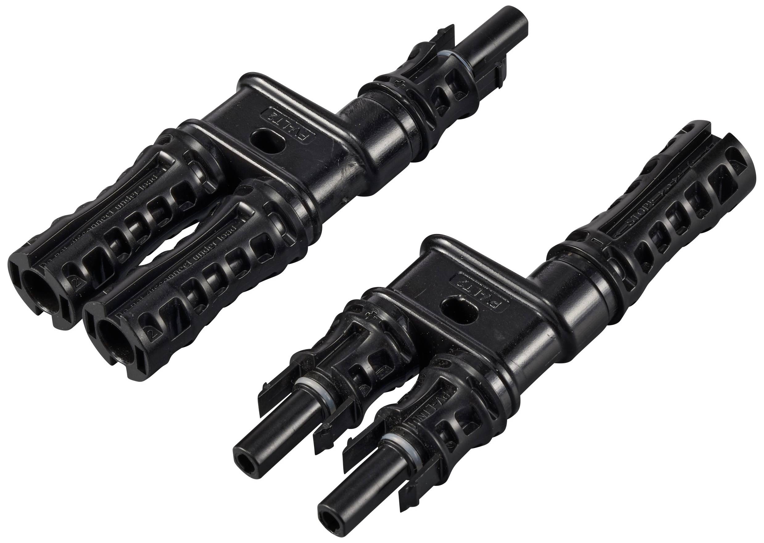 Zwei schwarze Kunststoffverbinder, nebeneinander liegend, mit je zwei Steckanschlüssen. Verwendung für elektrische Verbindungen.