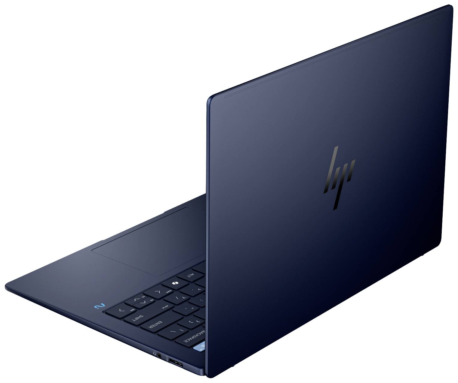 Schwarzer Laptop mit aufgeklapptem Bildschirm von der Seite, auf dunkler Oberfläche stehend. Logo sichtbar. Minimalistisches Design.