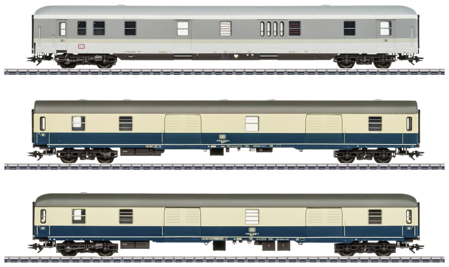 Zugmodell mit drei verschiedenen Waggons auf Gleisen, jeweils in Blau- und Beigetönen. Oben grauer Waggon, unten zwei ähnliche im Design.