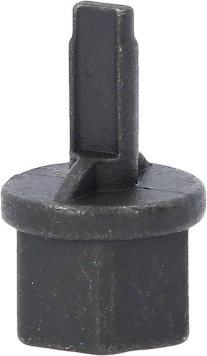 Ein schwarzes, zylindrisches Metallteil mit einem vertikal herausragenden flachen Stab.