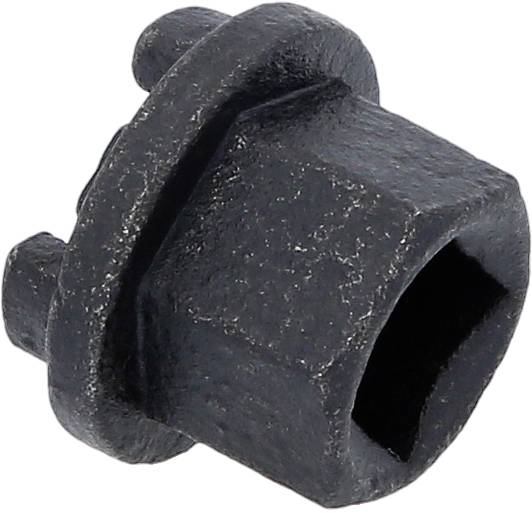 Ein schwarzer, sechseckiger Metallstecker mit zwei abstrahlenden Stiften.