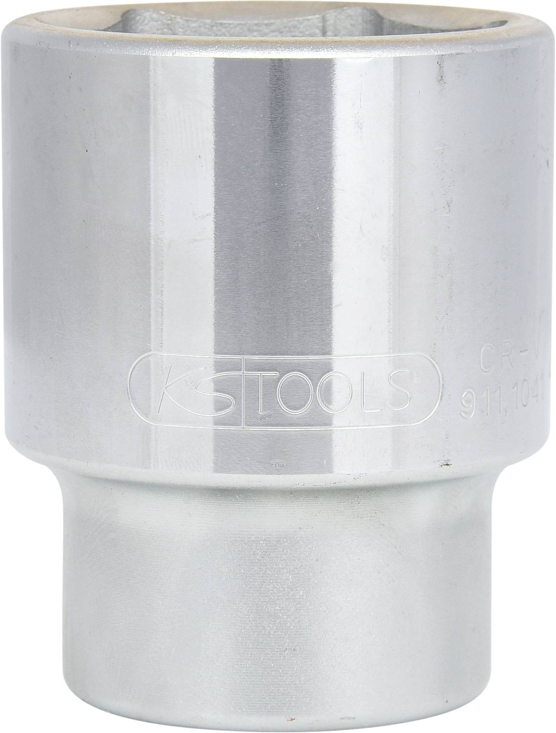 Metallische Stecknuss für Werkzeug mit glänzender Oberfläche, zylindrisch geformt.