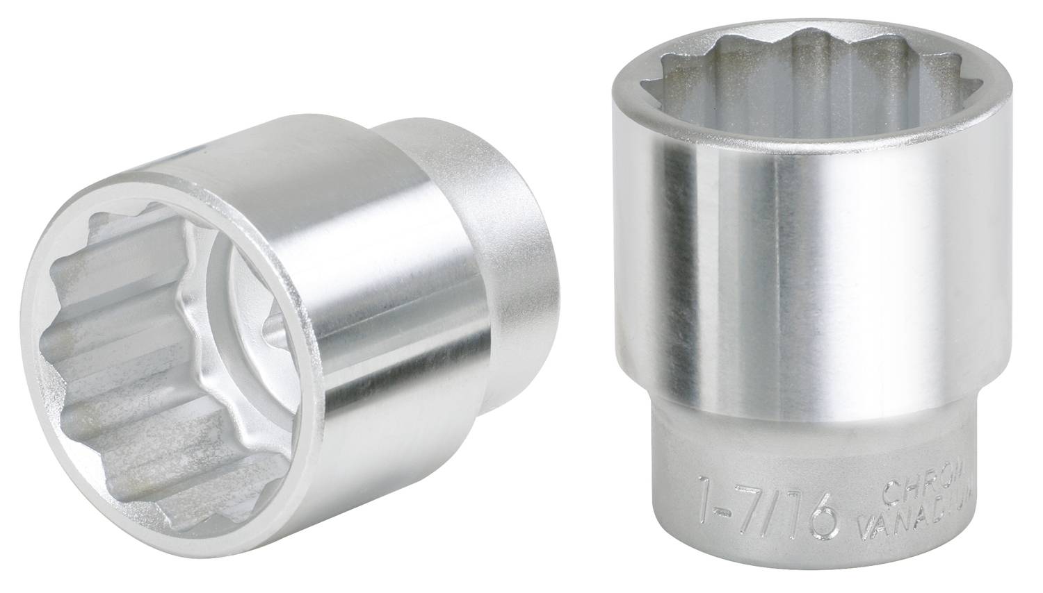 Zwei silberne Steckschlüsselaufsätze aus Metall, unterschiedlich groß, mit Schwerpunkt auf dem Sechskantdesign der Öffnungen.