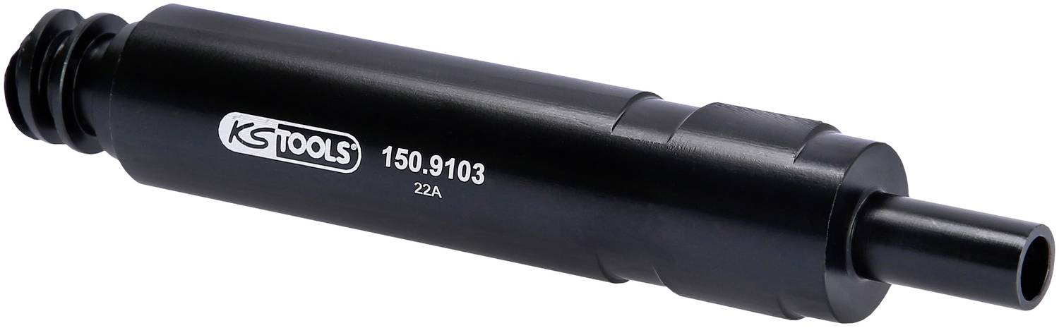 Ein schwarzer Zylinderaufsatz mit der Aufschrift 'KS TOOLS 150.9103 22A', wohl ein Werkzeugteil, liegt auf einem neutralen Hintergrund.