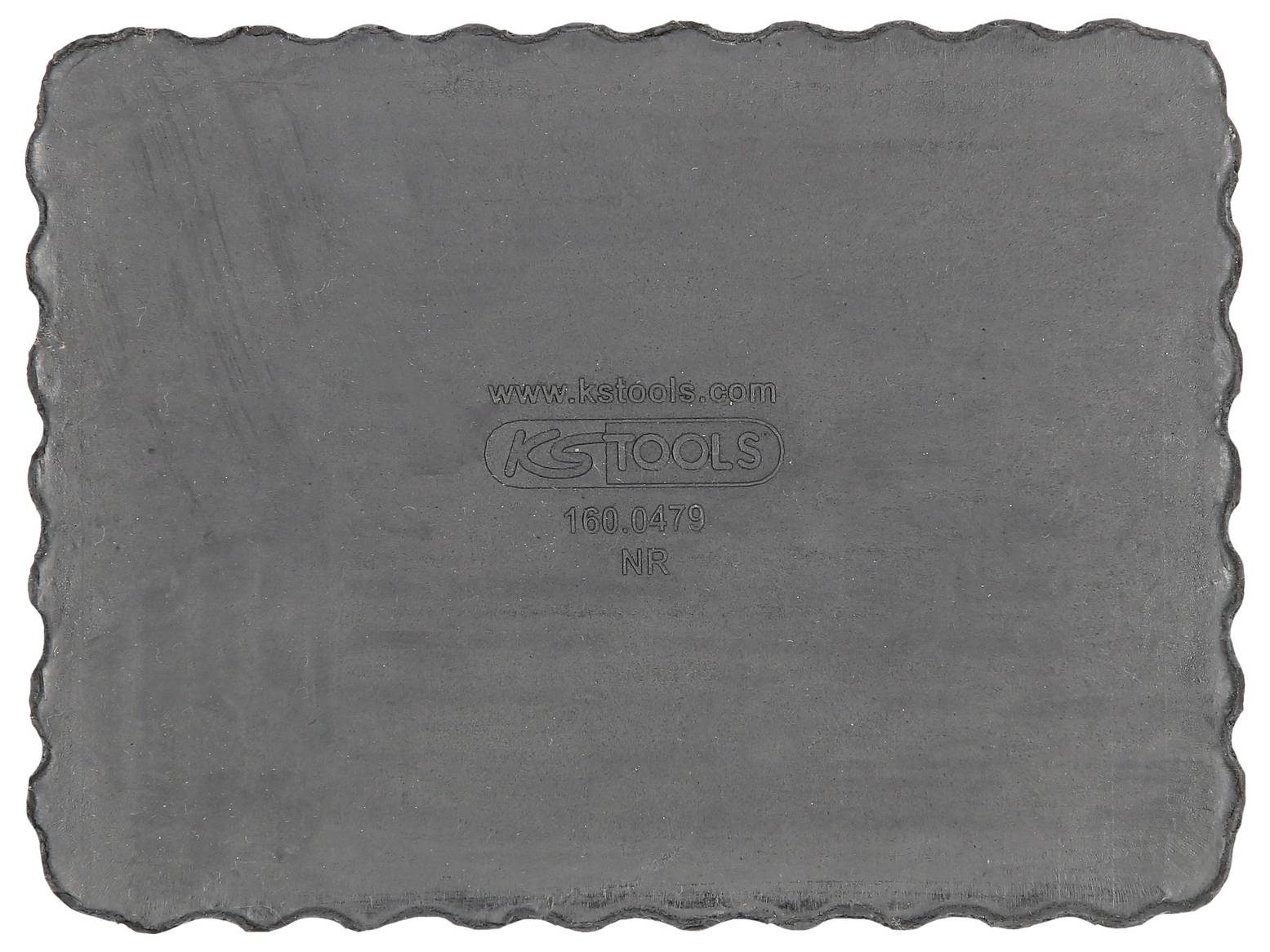 Rechteckiges, schwarzes Gummipad mit gewellten Kanten und dem Aufdruck 'www.kstools.com', '180.1470' sowie 'NR'.