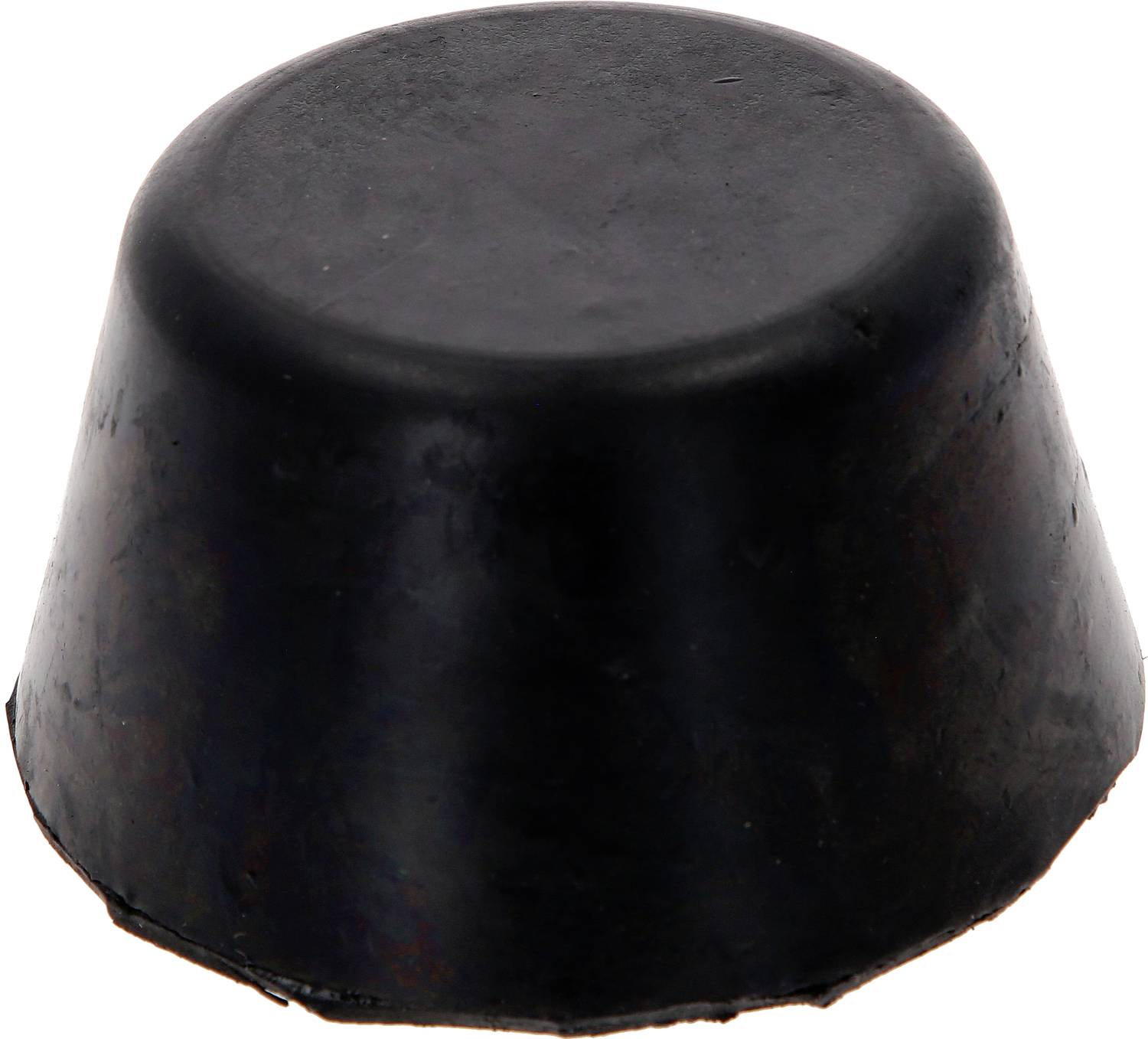 Ein einzelner schwarzer Lakritz-Bonbon in konischer Form, auf einem weißen Hintergrund platziert.