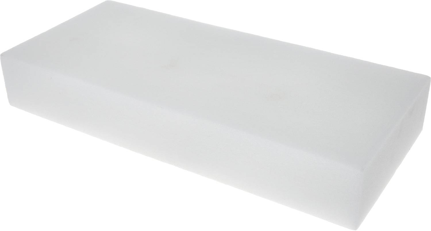 Rechteckiger, weißer Schwamm, horizontal liegend, auf weißem Hintergrund.
