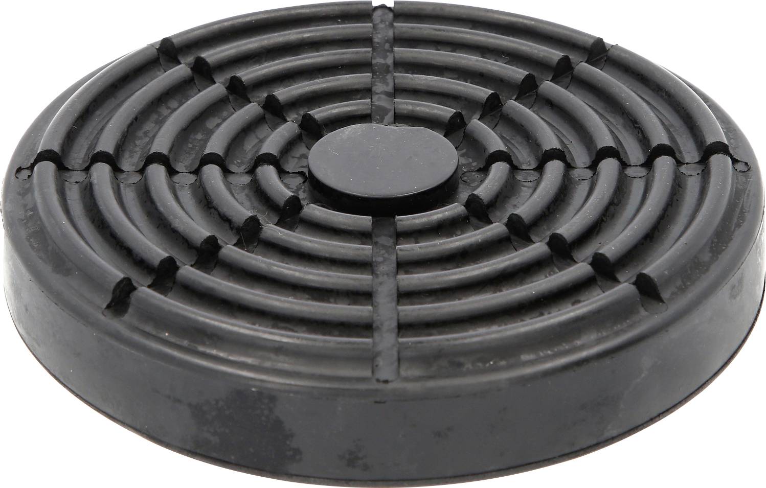 Ein runder schwarzer Topfuntersetzer mit konzentrischen Rillen und einem zentralen Punkt, vor einem neutralen Hintergrund.