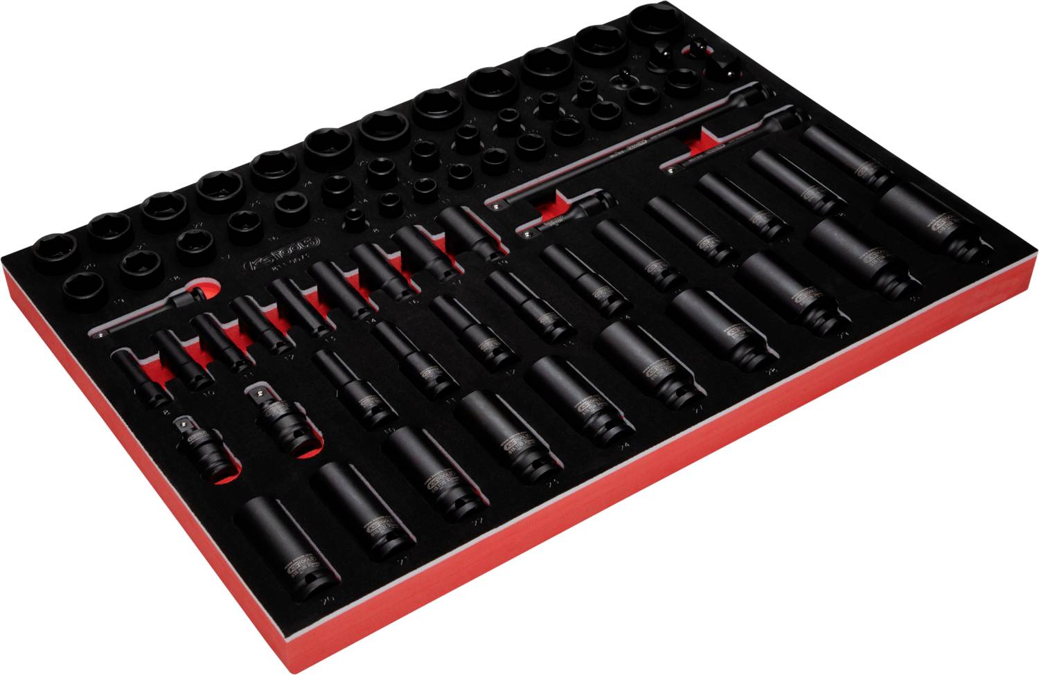 Ein Set von Steckschlüsseln und Zubehör in einer geordneten Schaumstoffeinlage. Verschiedene Größen und Typen sind gleichmäßig angeordnet.