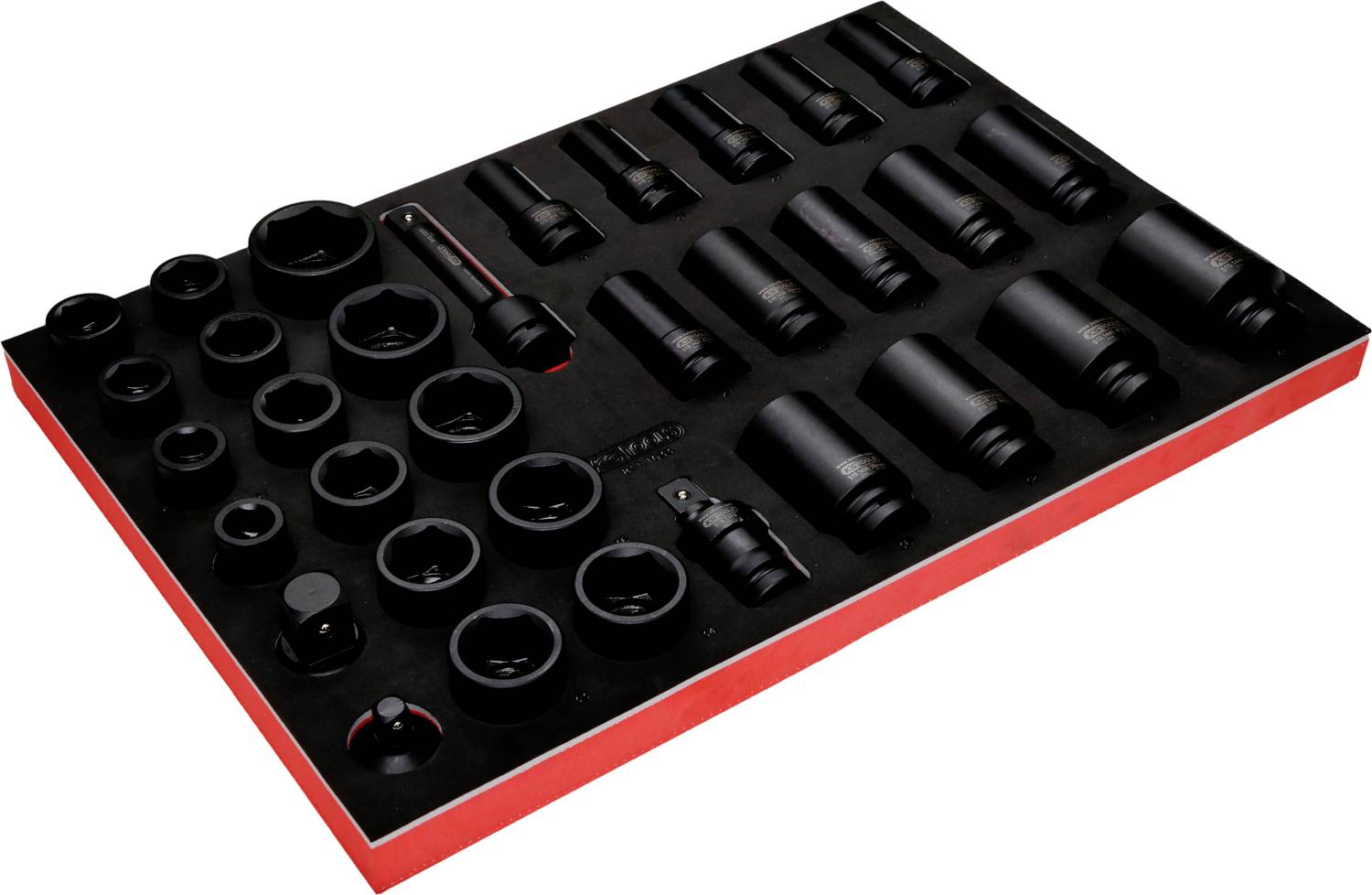 Schwarzes Steckschlüsselsatz mit verschiedenen Größen sortiert auf rotem Hintergrund in rechteckigem Koffer. Werkzeuge für mechanische Arbeiten.