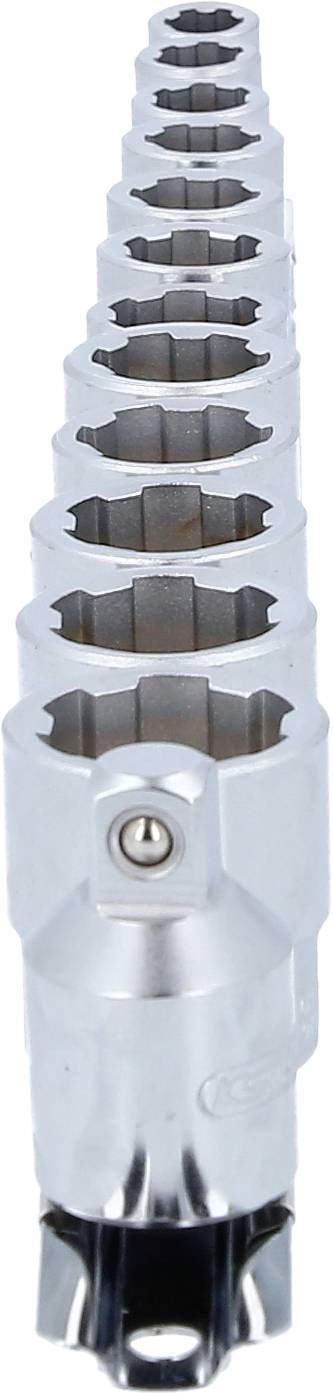 Ein Satz Steckschlüssel in aufsteigender Größe, geordnet in einer Reihe. Silberfarbenes Metall mit sechseckigen Öffnungen.