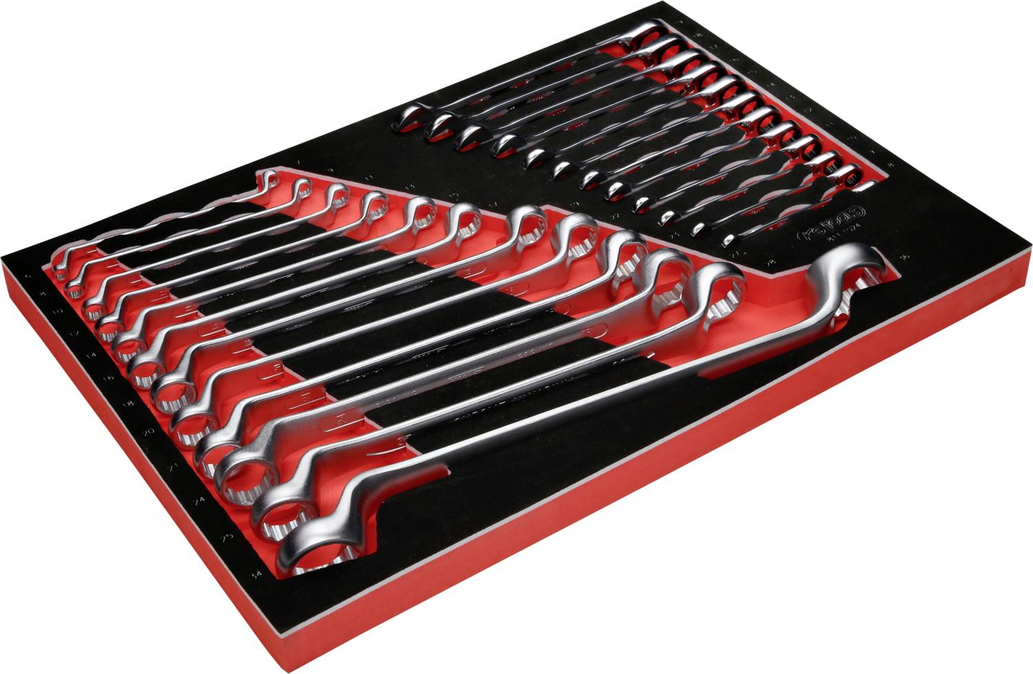 Ein Satz Gabelschlüssel in verschiedenen Größen, ordentlich in einem roten Schaumstoffträger angeordnet, ideal für mechanische Arbeiten.