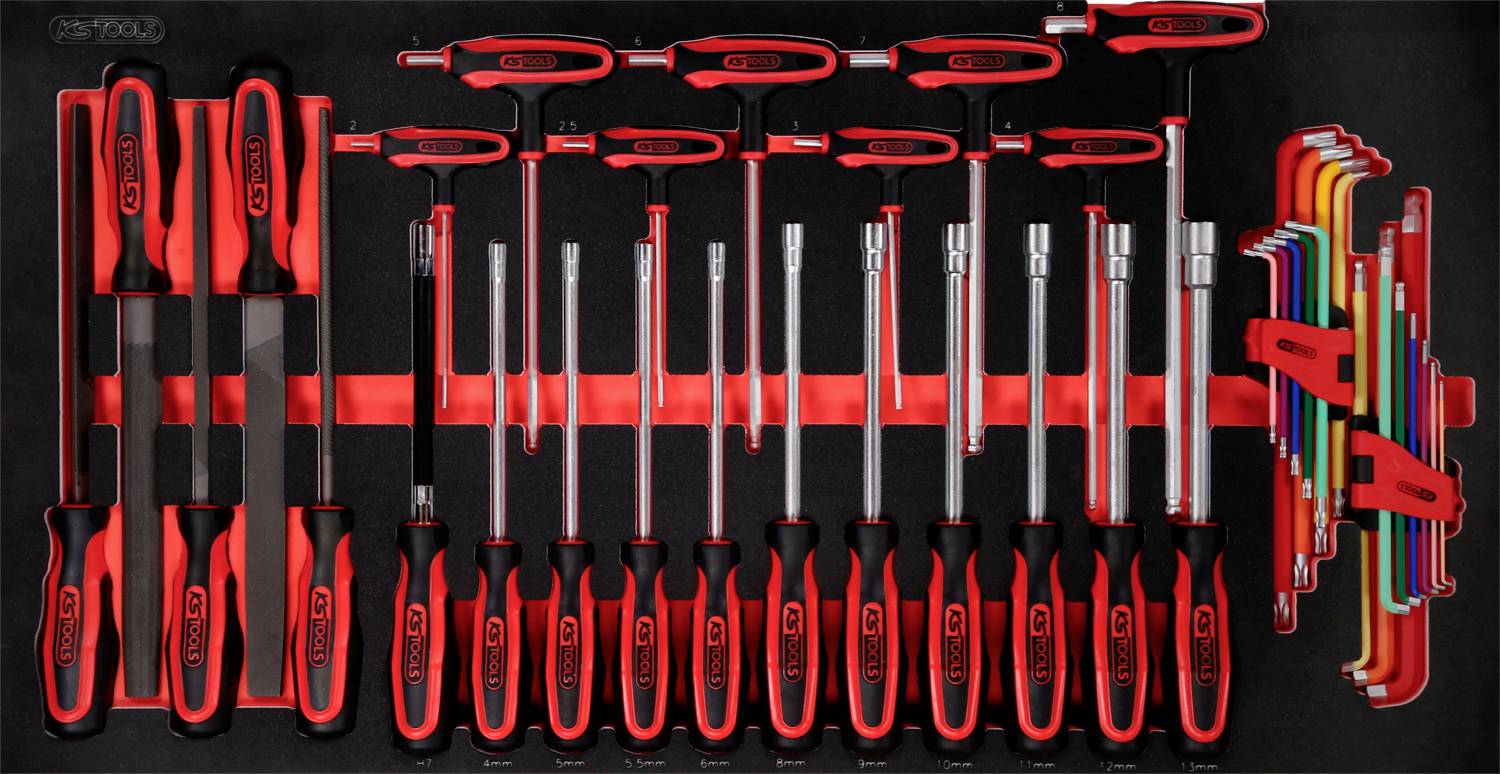 Satz von roten und schwarzen Schraubendrehern und Inbusschlüsseln in einem Werkzeugkasten.