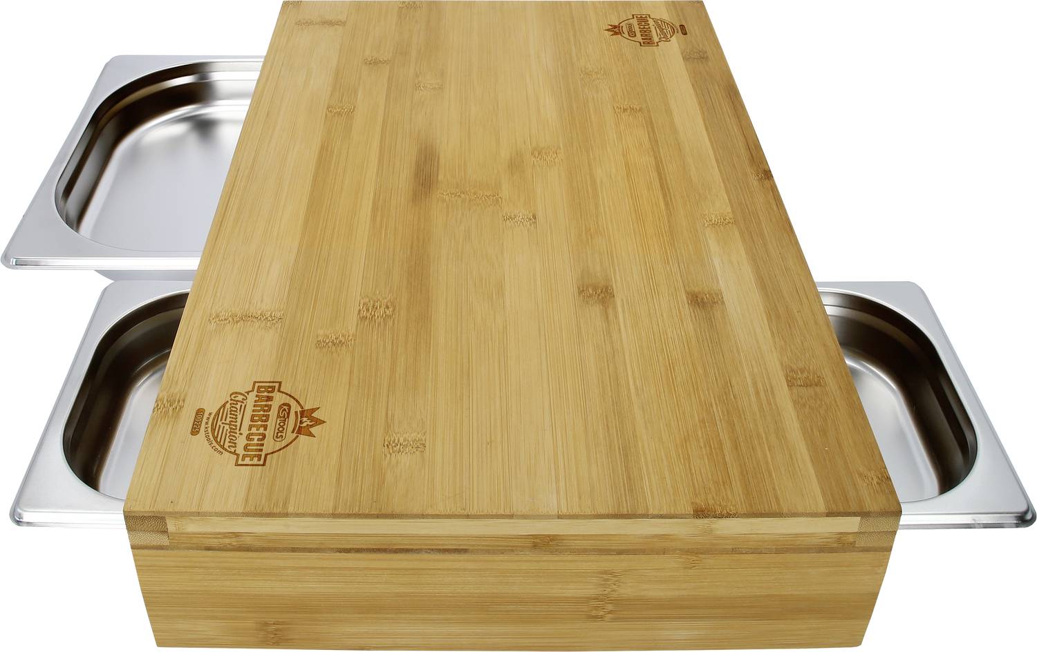 Holz-Schneidebrett mit zwei herausziehbaren Metallschubladen an den Seiten. Ideal zum Schneiden und praktischen Aufbewahren von Zutaten.