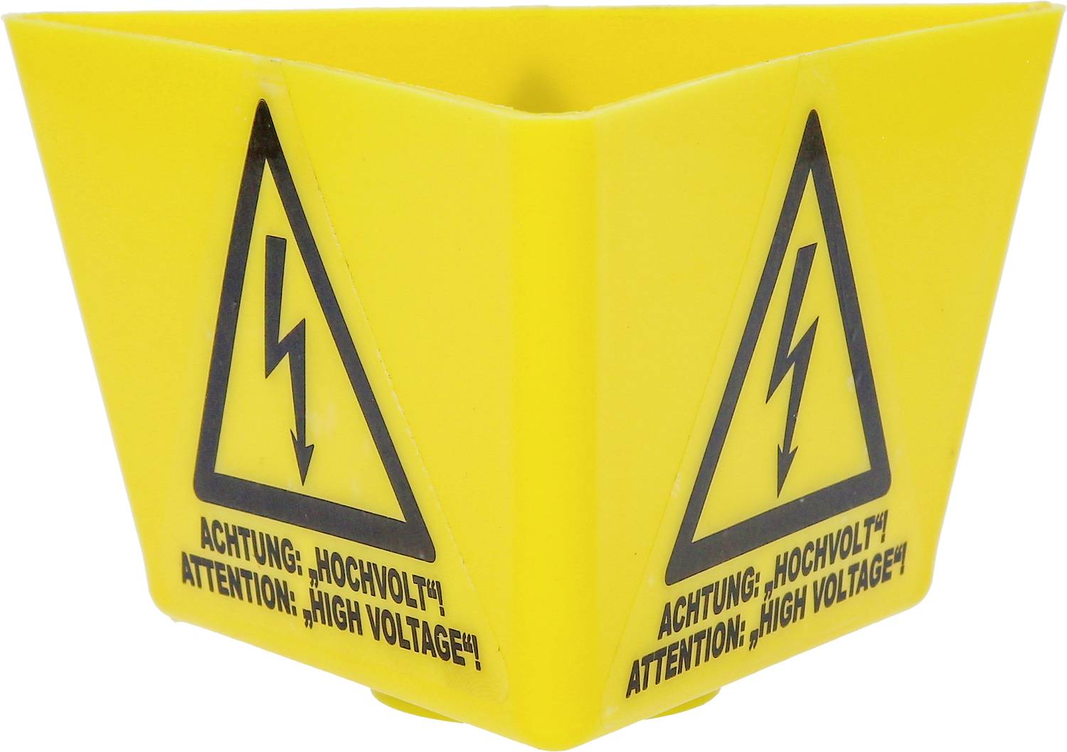 Gelbes Schild mit schwarzem Blitzsymbol und dem Text 'Achtung: Hochvolt! Attention: High Voltage!' auf zwei Seiten.