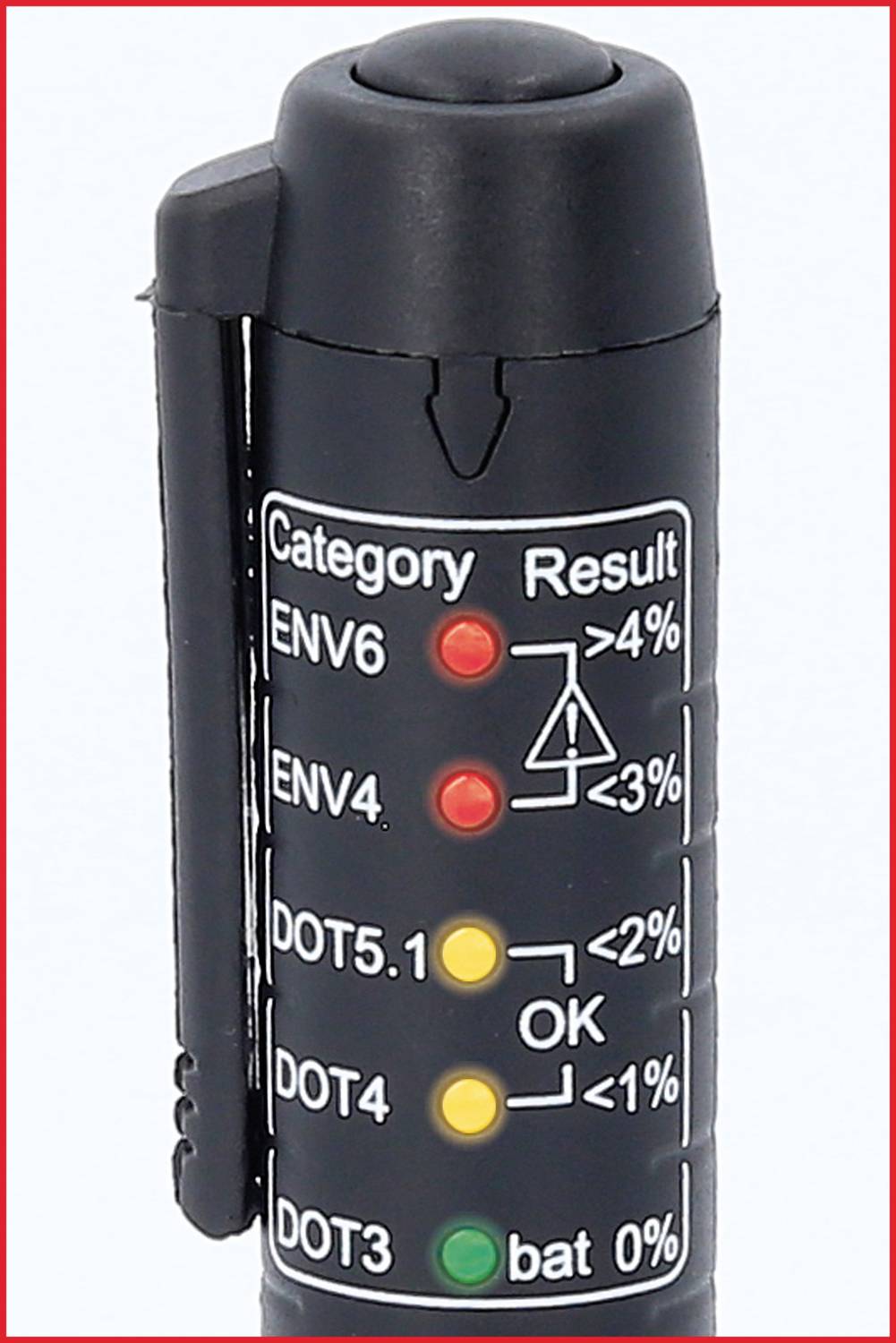 Ein schwarzer Stift mit einer Prüfskala, die Kategorien von ENV6 bis DOT3 zeigt. LEDs zeigen den Zustand der Bremsflüssigkeit.