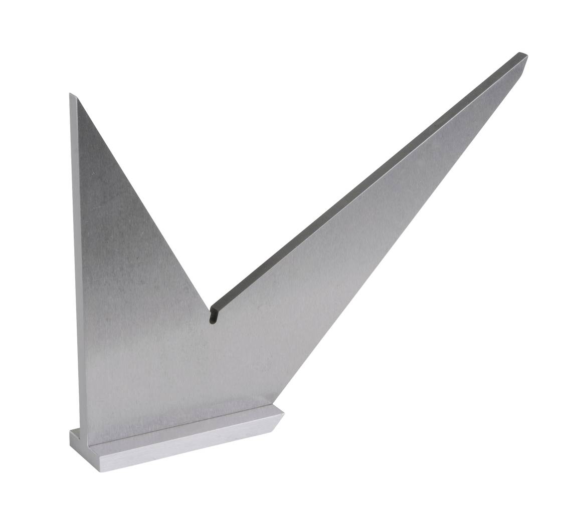 Metallischer Winkelmesser mit spitzem Winkel auf weißem Hintergrund.