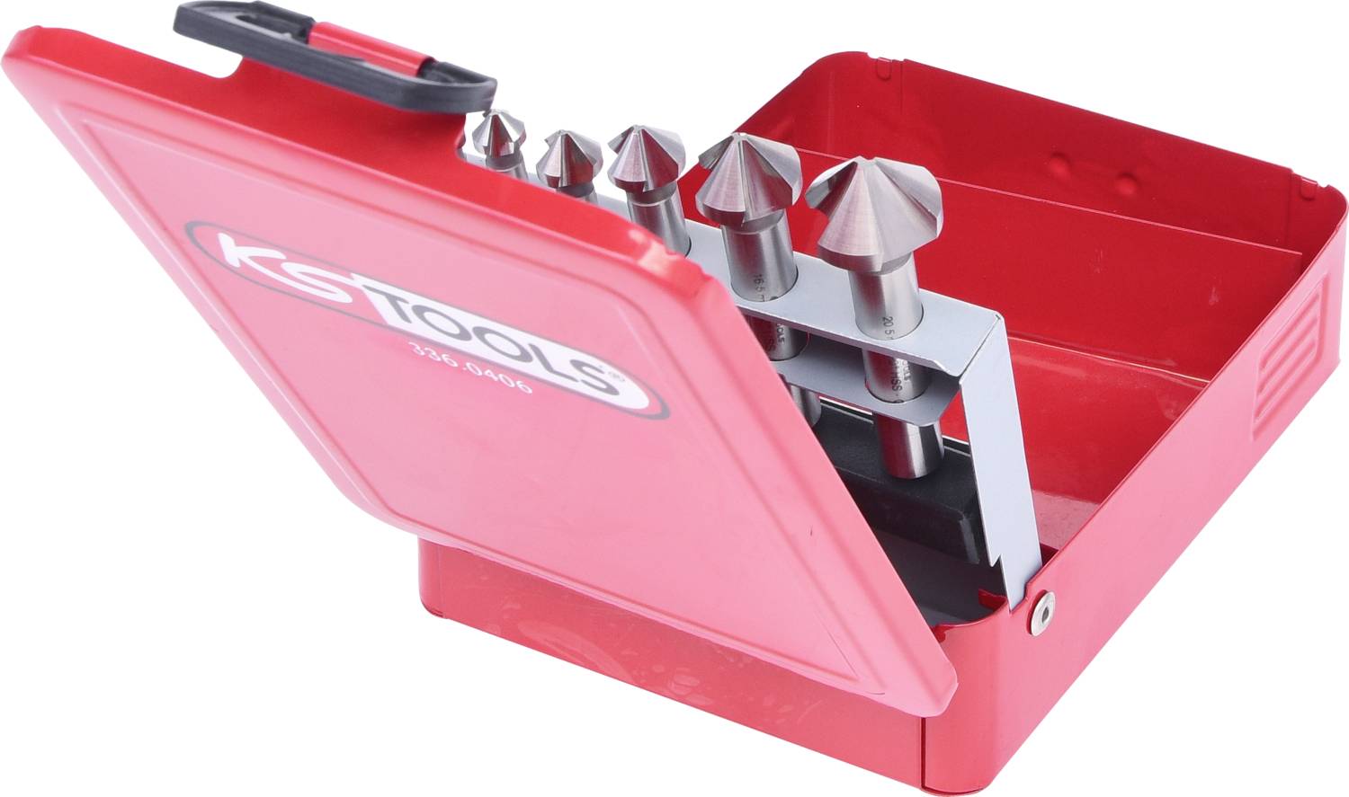 Rote Metallbox mit fünf Senkbohrern in verschiedenen Größen, ordentlich aufgereiht. Deckel offen, zeigt Marke außen.