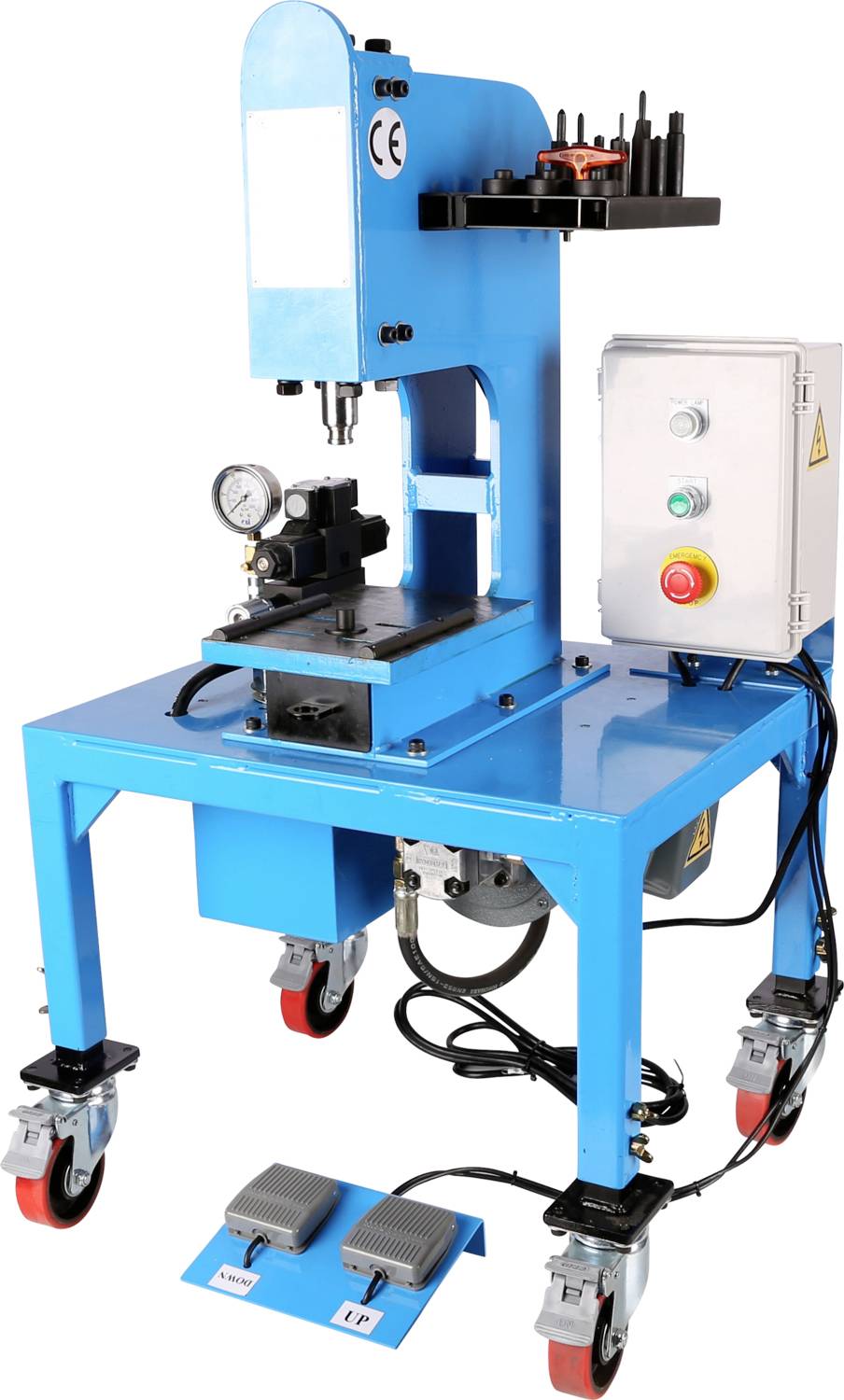 Schweißmaschine auf Rädern mit Kontrollpanel und Pedalschaltern. Geeignet für Metallbearbeitung, mit blauer Rahmenstruktur.
