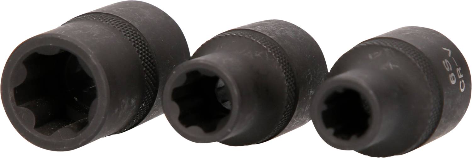 Drei verschiedene Steckschlüsselaufsätze in unterschiedlichen Größen, auf einer Fläche liegend. Sie sind aus dunklem Metall gefertigt.