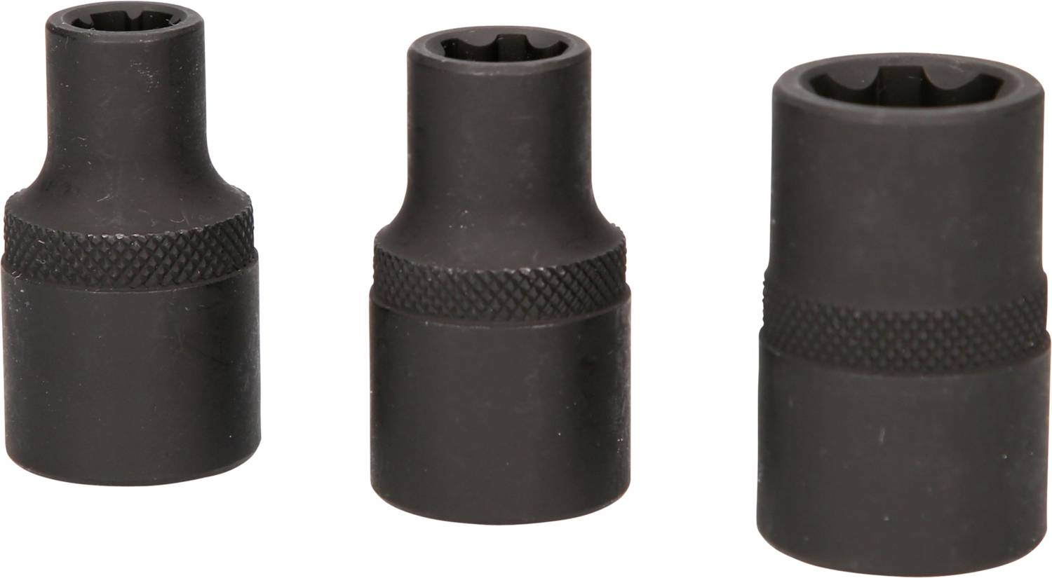 Drei schwarze Stecknüsse in verschiedenen Größen, nebeneinander angeordnet. Sie haben eine geriffelte Oberfläche für besseren Halt.