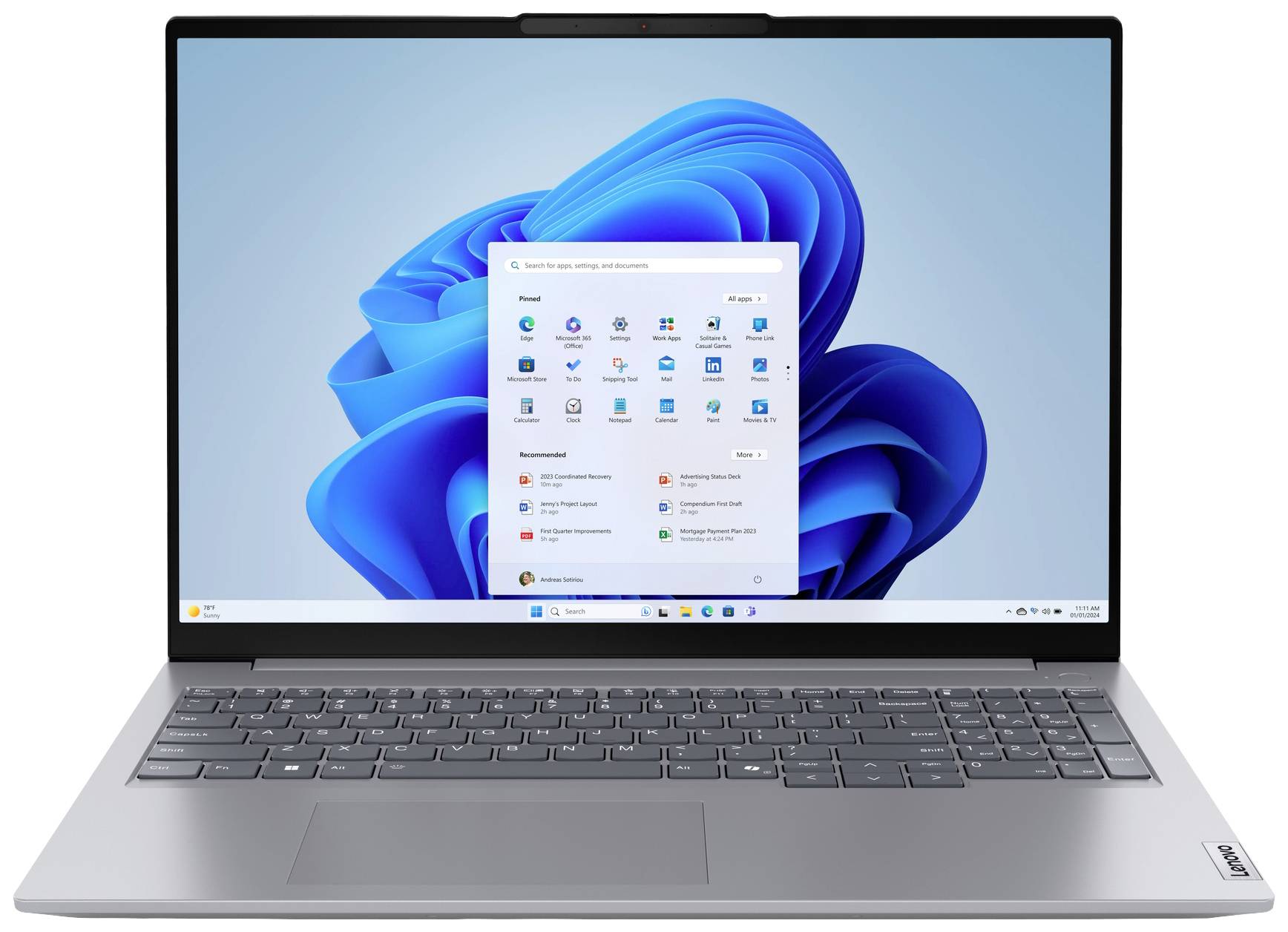 Ein Laptop mit Windows-Betriebssystem, auf dem der Startbildschirm sichtbar ist. Auf dem Display sind Apps wie Word und Excel erkennbar.
