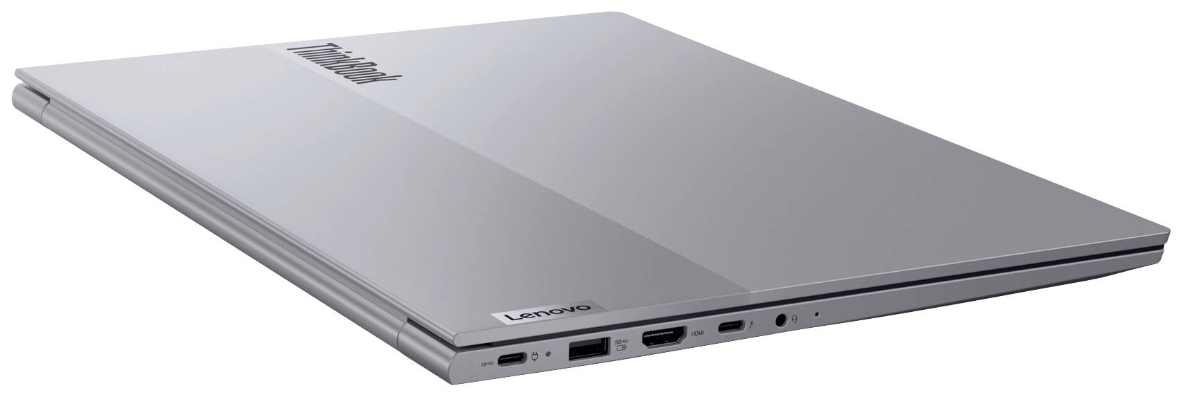 Geschlossener silberner Laptop mit Lenovo-Logo, zeigt Anschlüsse an der Seite wie HDMI, USB und Kopfhörerbuchse.