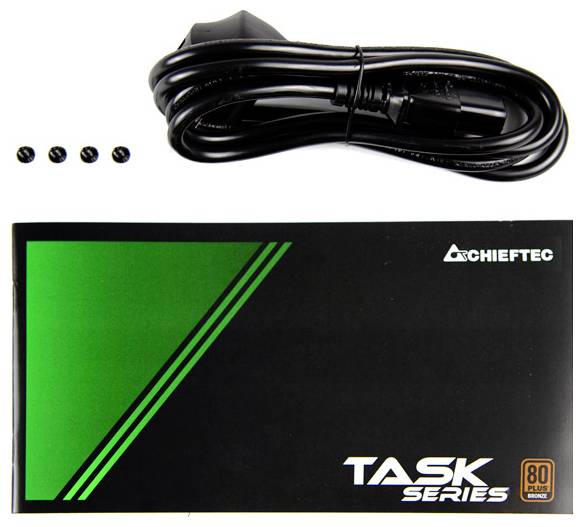'Chieftec Task Series' Netzteilverpackung mit Netzkabel und vier Schrauben, Logo links oben, grün-schwarzes Design, 80 Plus Bronze-Zertifikat.