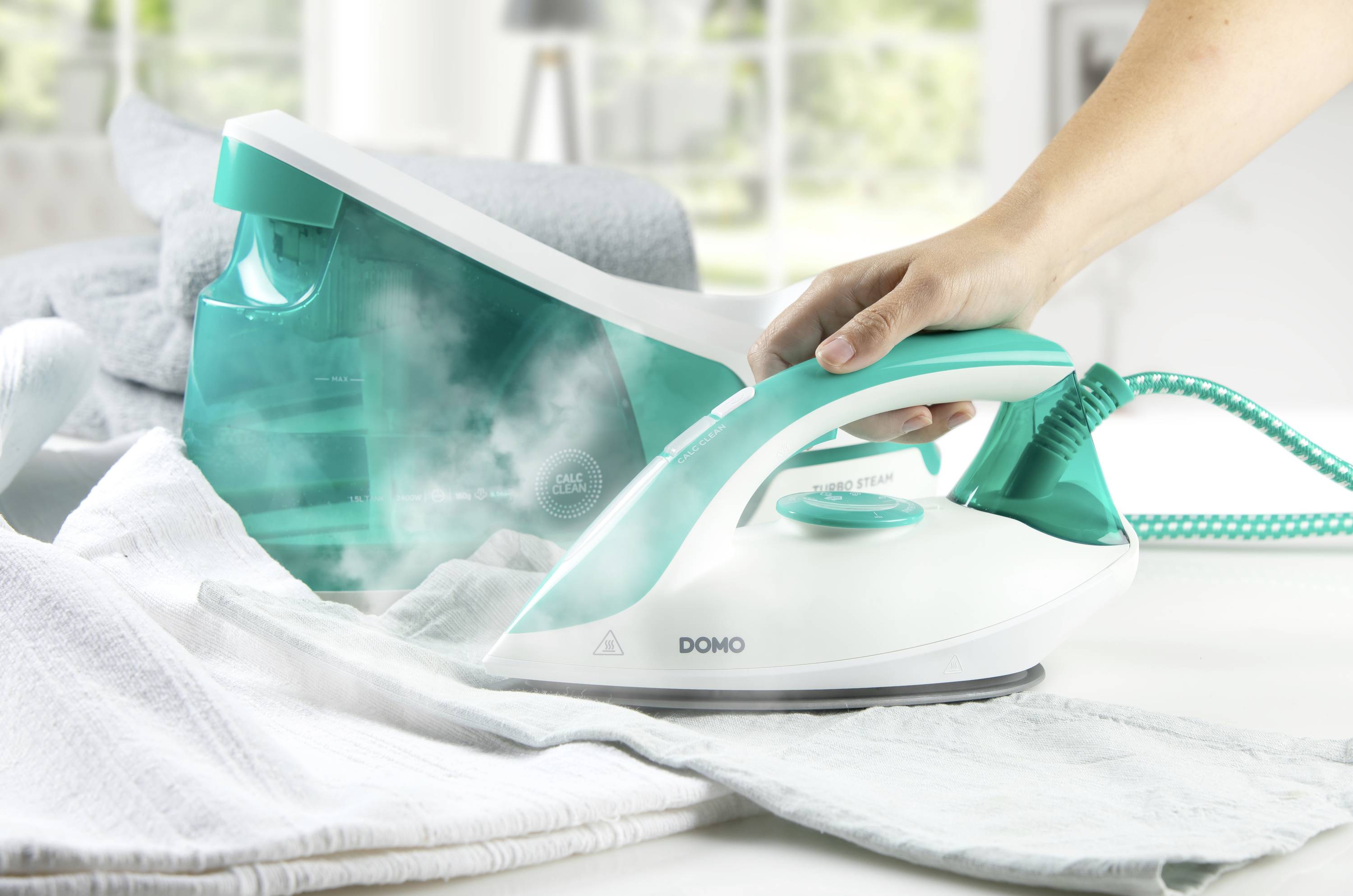 DOMO DO7118S Dampfbügelstation 2400W Grün, Weiß