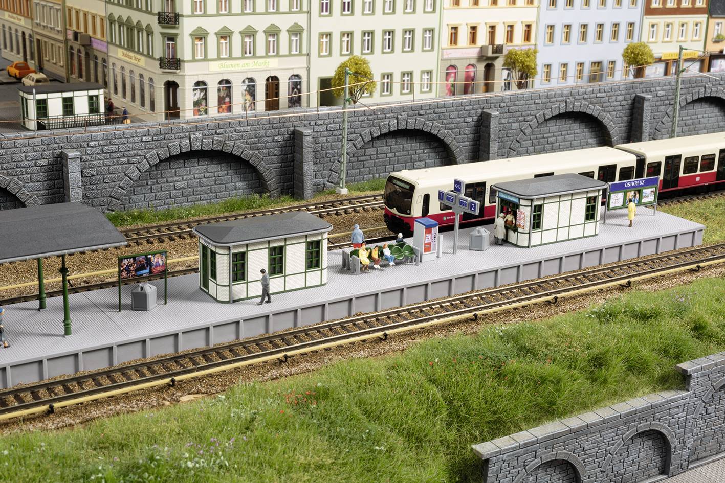 Auhagen 13356 TT S-Bahn Bahnsteigausstattung