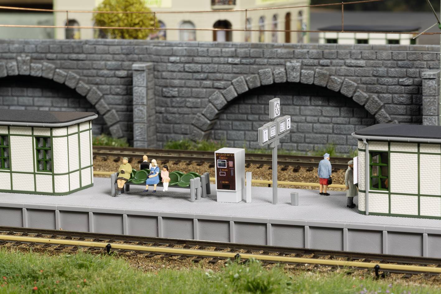 Auhagen 13356 TT S-Bahn Bahnsteigausstattung