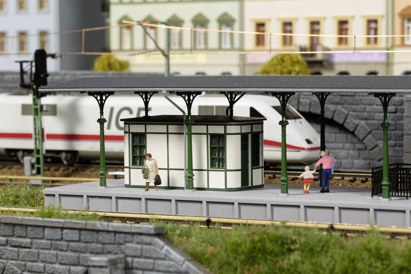 Auhagen 13356 TT S-Bahn Bahnsteigausstattung