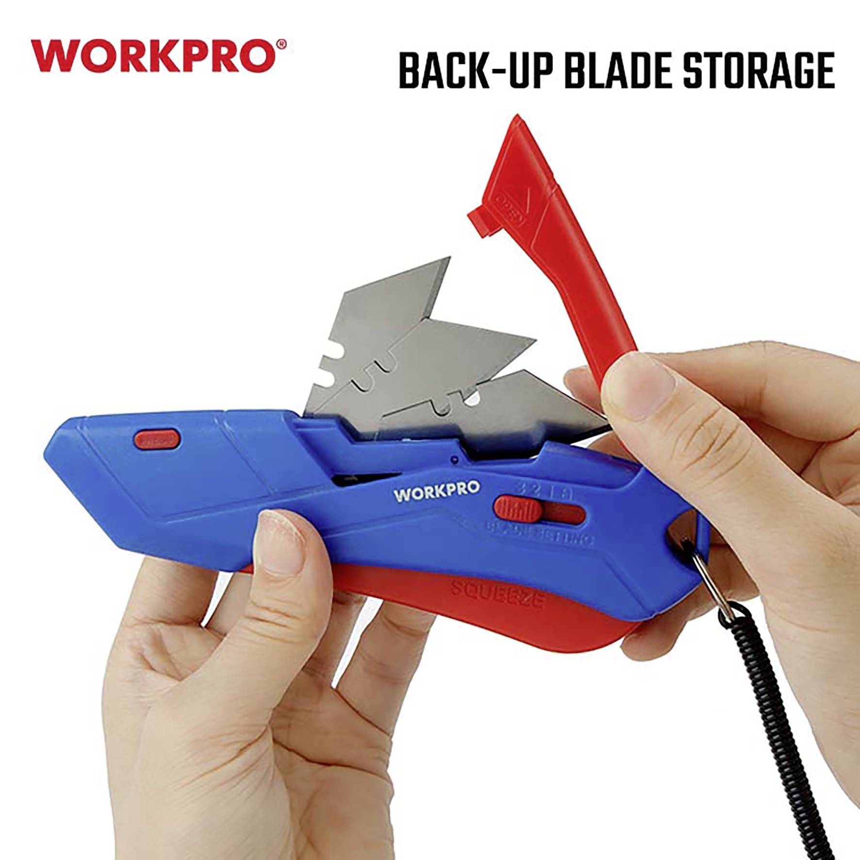 'WORKPRO Back-up Blade Storage' zeigt zwei Hände, die ein rotes und blaues Gerät halten, das Ersatzklingen aufbewahrt.
