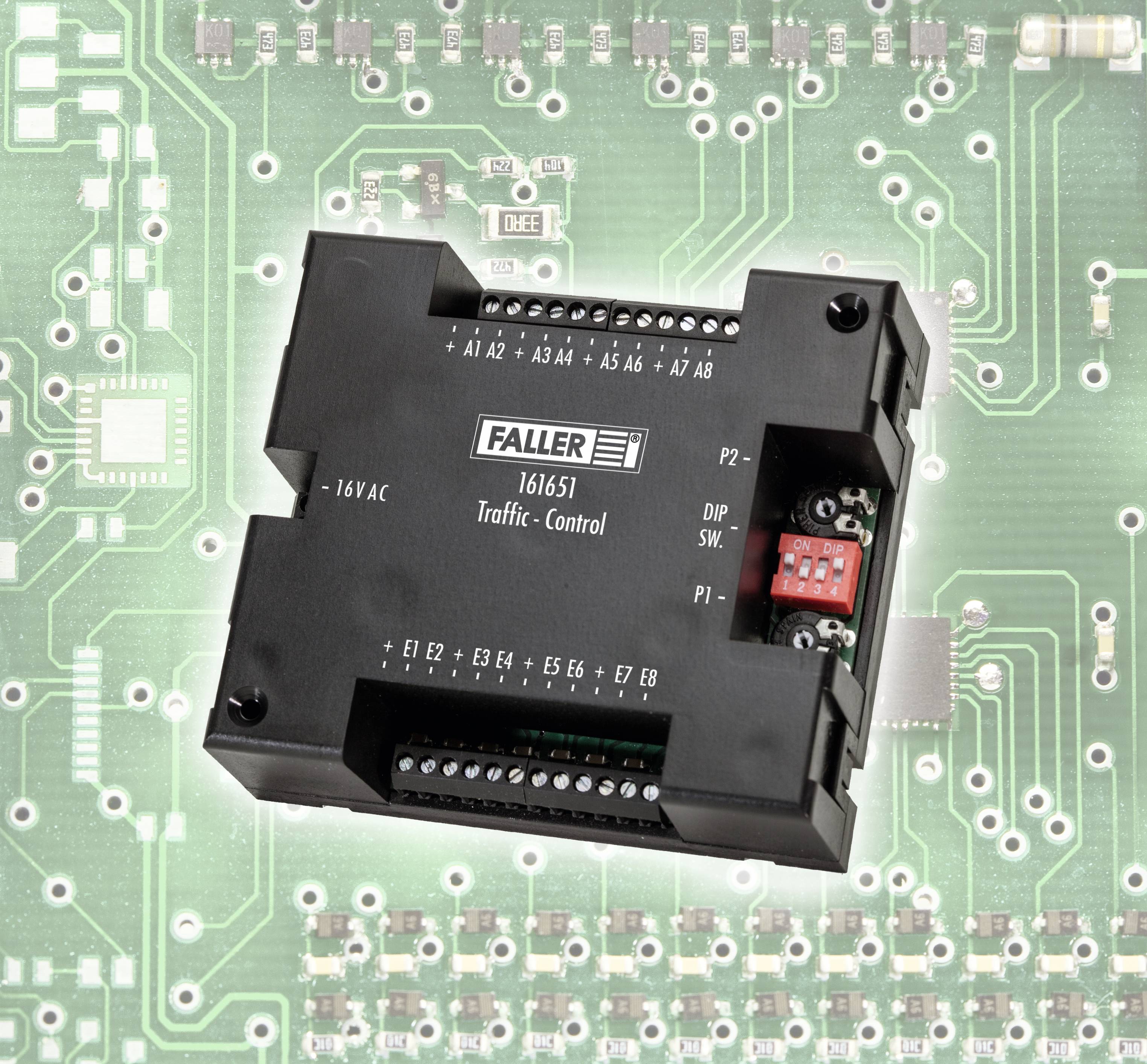 Ein 'Traffic-Control' Modul von Faller, Modellnummer 161651, auf einer grünen Leiterplatte montiert. Es wird für Verkehrsmanagement verwendet.