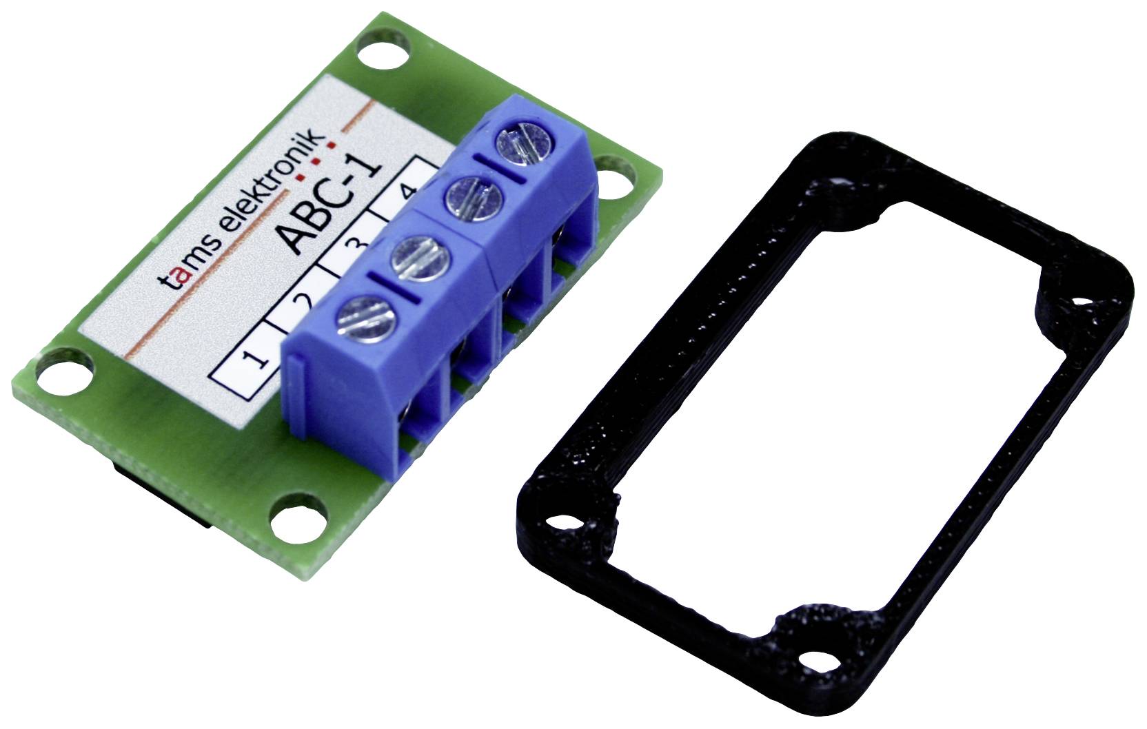 Ein grünes Elektronikmodul mit blauem Klemmenblock und der Aufschrift 'tams elektronik ABC-1'. Rechts daneben eine schwarze Halterung.