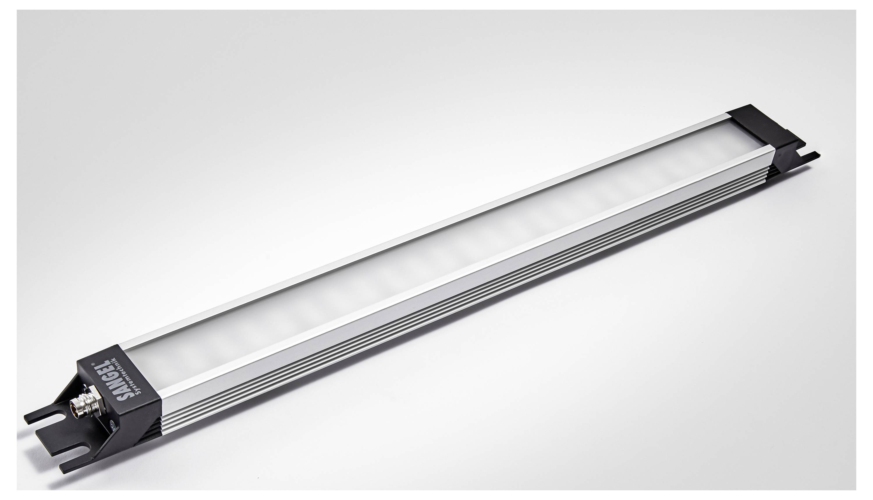 Ein rechteckiges LED-Licht mit Aluminiumrahmen und schwarzem Kappe auf weißem Hintergrund.
