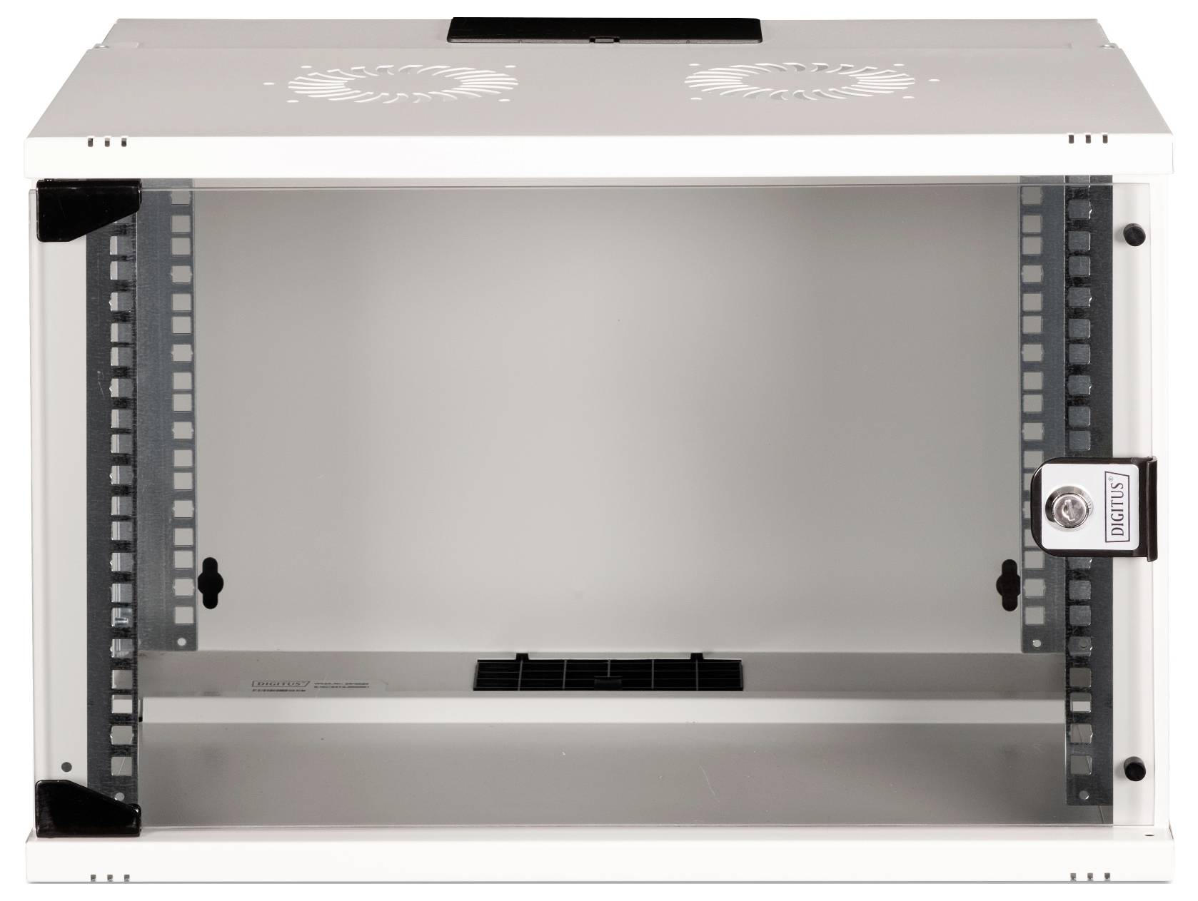 Metallschrank mit Glastür, offenem Inneren und Lüftungsschlitzen oben, geeignet für die Unterbringung von elektronischen Geräten.