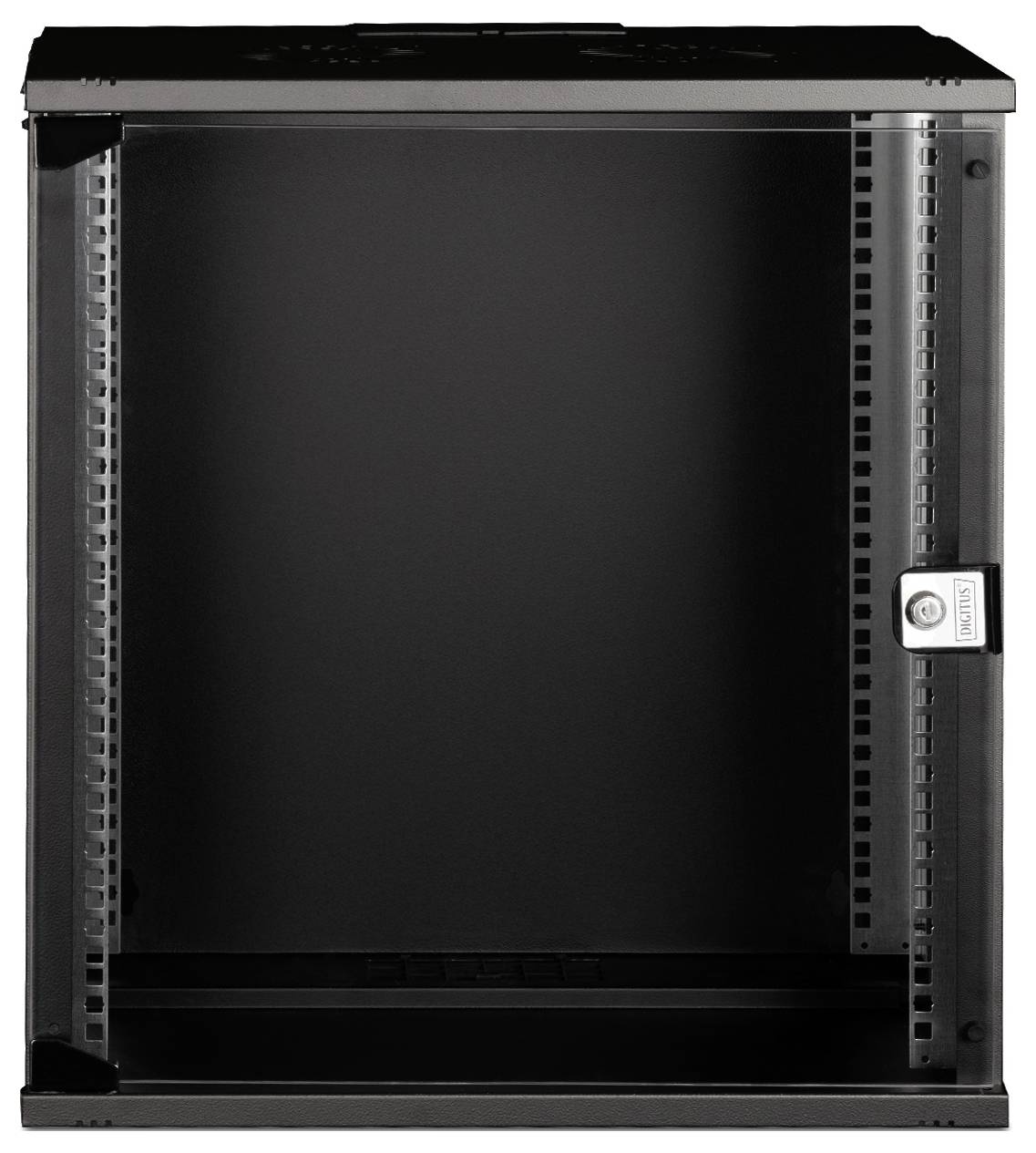 Ein leerer, schwarzer Server-Rack-Schrank mit Glastür, geeignet zur Aufnahme von Netzwerkgeräten in einem Büro oder Rechenzentrum.