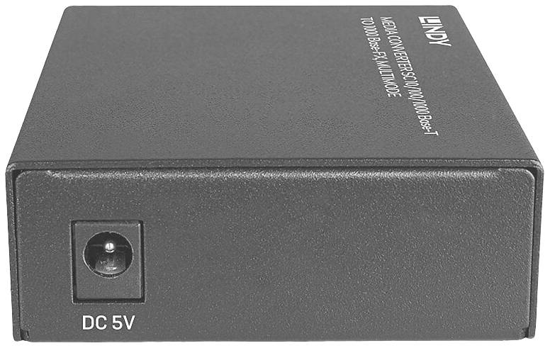 Ein schwarzer Netzwerk-Konverter von Lindy, Modell 100/1000Base-T auf 100/1000Base-X, wird von einer 5V-Gleichstromquelle betrieben.