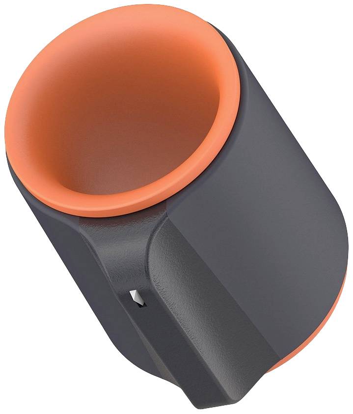 Ein schwarzer Becherhalter mit einem orangen, weichen Innenring. Der Halter ist abgeschrägt und hat eine glatte Oberfläche.