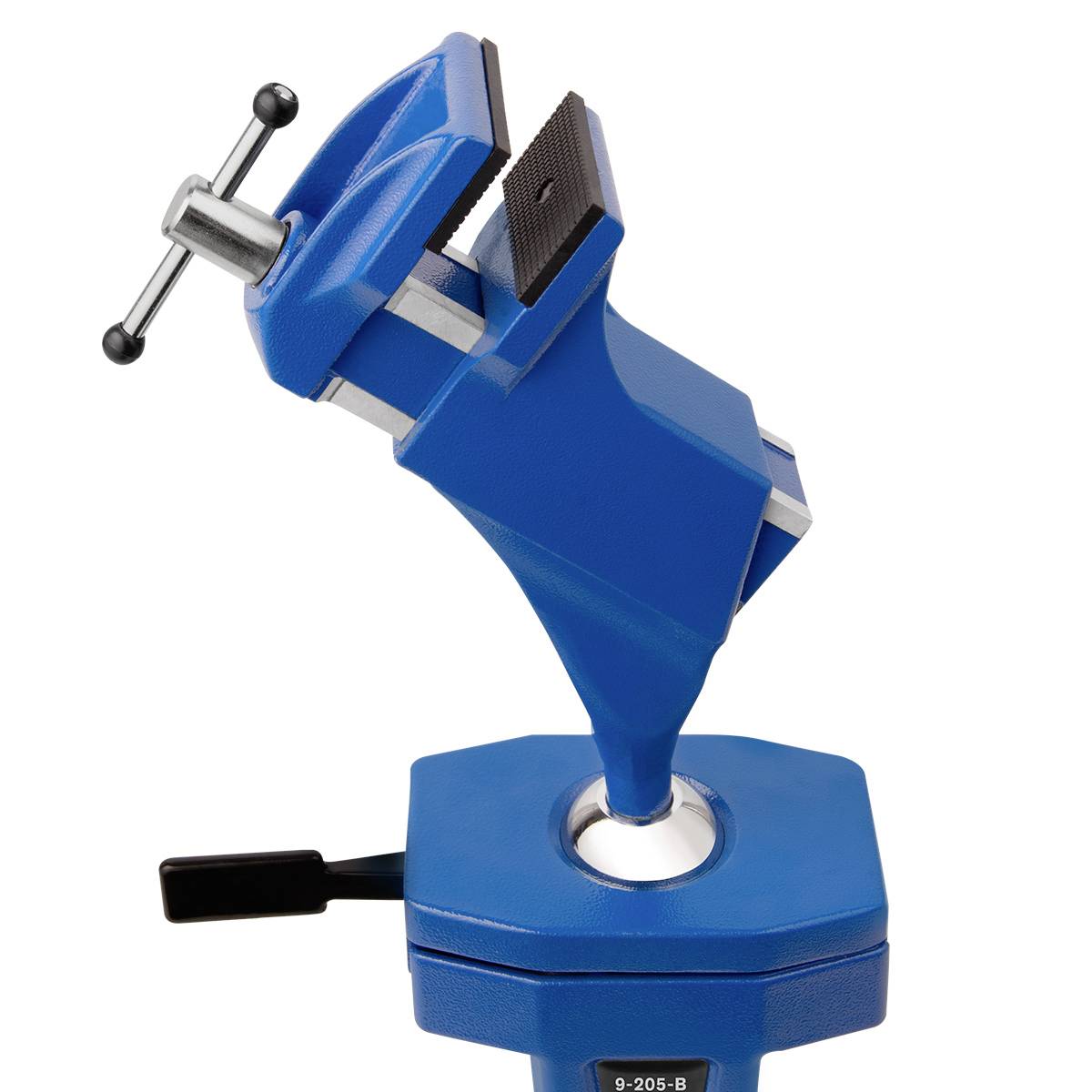 Ein blauer Schraubstock, montiert auf einem Tisch, mit einem Griff an der Seite. Ideal für das Halten von Werkstücken bei Arbeiten.