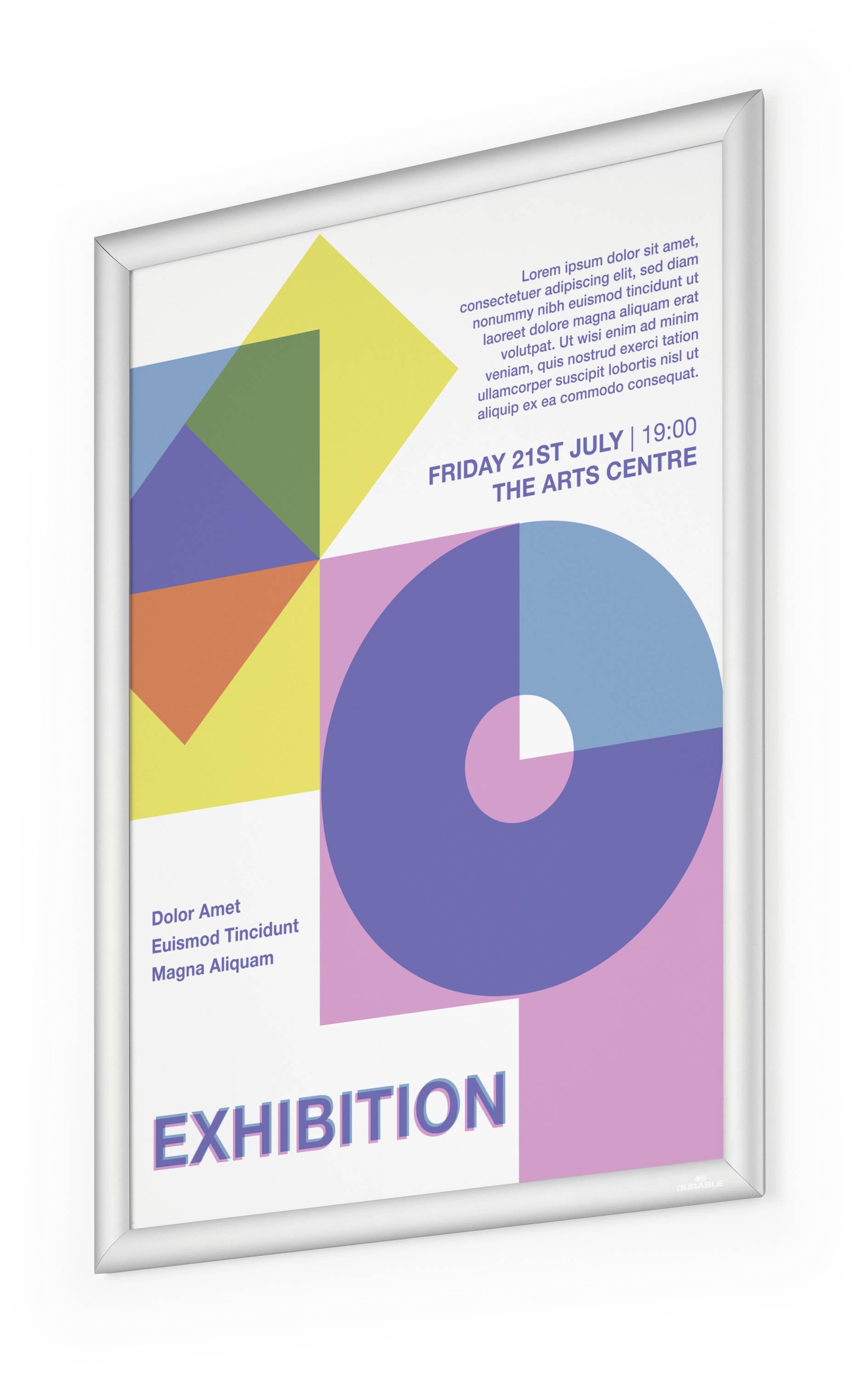 Plakat für eine Ausstellung mit geometrischen Mustern in bunten Farben, datiert auf Freitag, 21. Juli, 19:00 Uhr im Kunstzentrum.