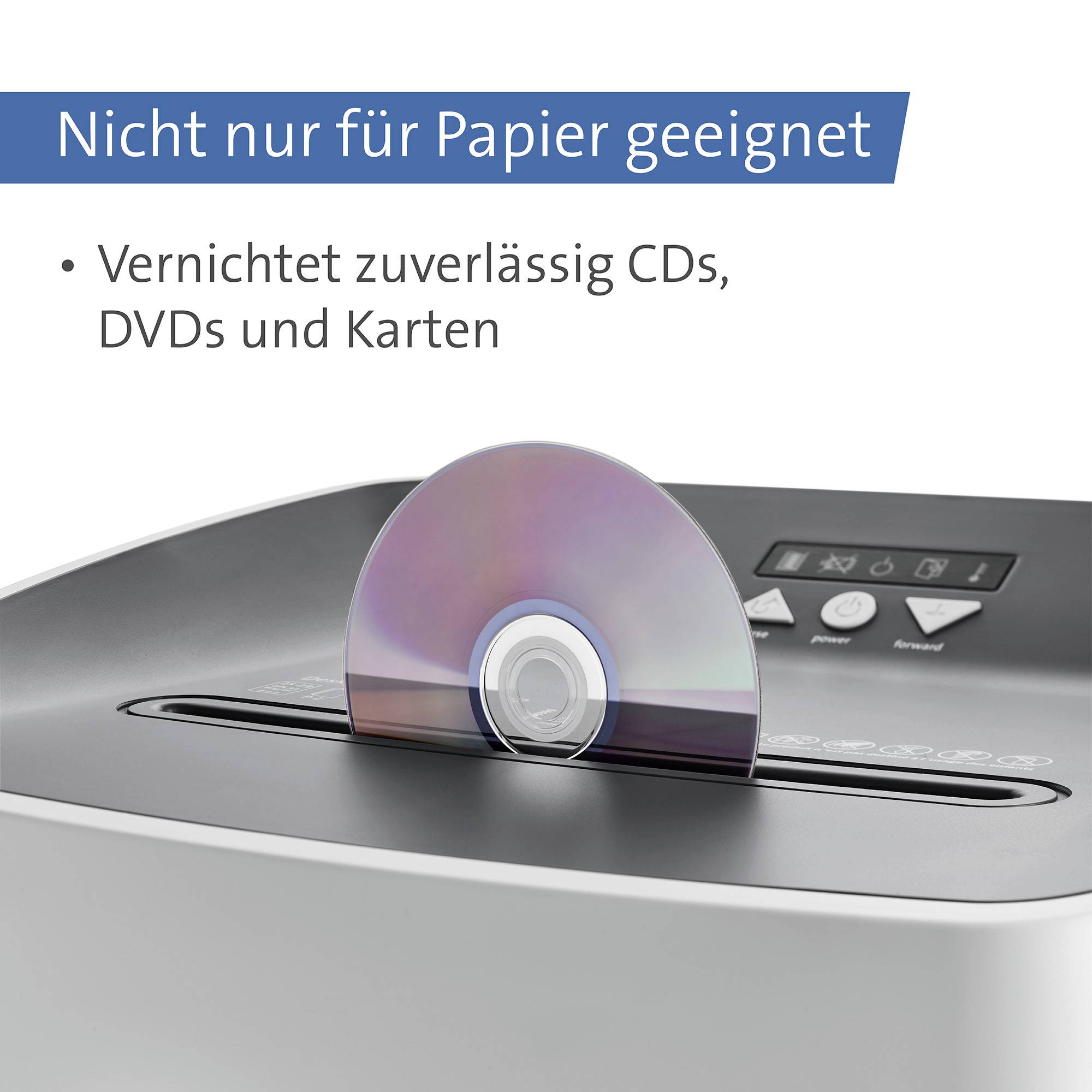 Ein CD wird in einen Aktenvernichter eingeführt; darüber steht 'Nicht nur für Papier geeignet – vernichtet zuverlässig CDs, DVDs und Karten'.