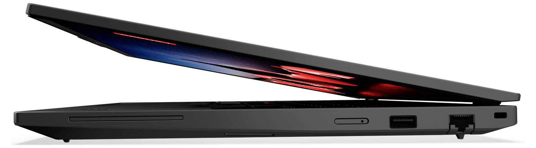 Ein halboffenes, schwarzes Laptop mit Hintergrundbeleuchtung auf der Tastatur zeigt rotes Licht auf dem Bildschirm. Seitenansicht rechts.