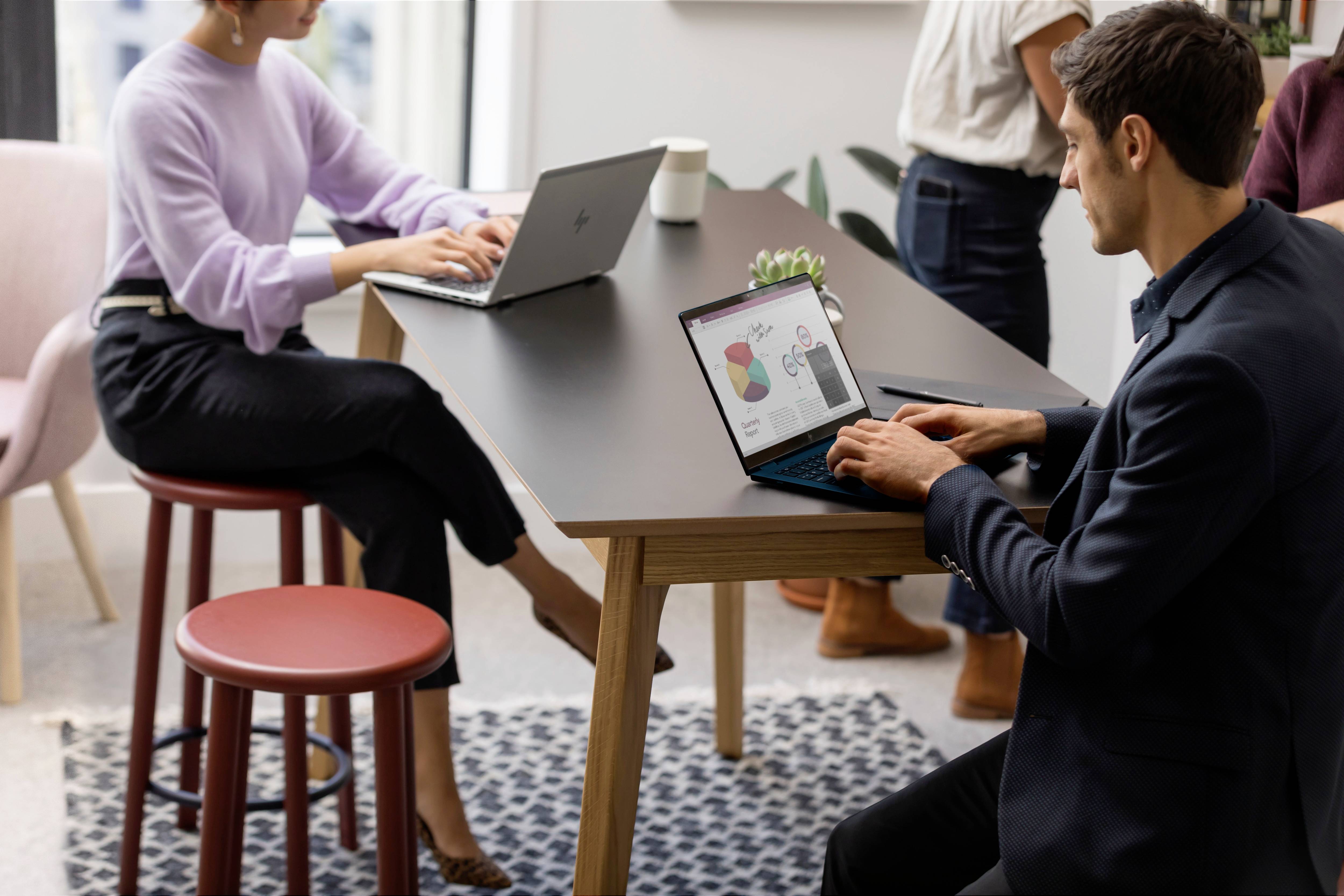 HP Notebook EliteBook 830 G11 33.8cm (13.3 Zoll) WUXGA Intel® Core™ Ultra 7 155U 32GB RAM 1TB SSD Deutsch, QWERTZ Silber A26V2EA