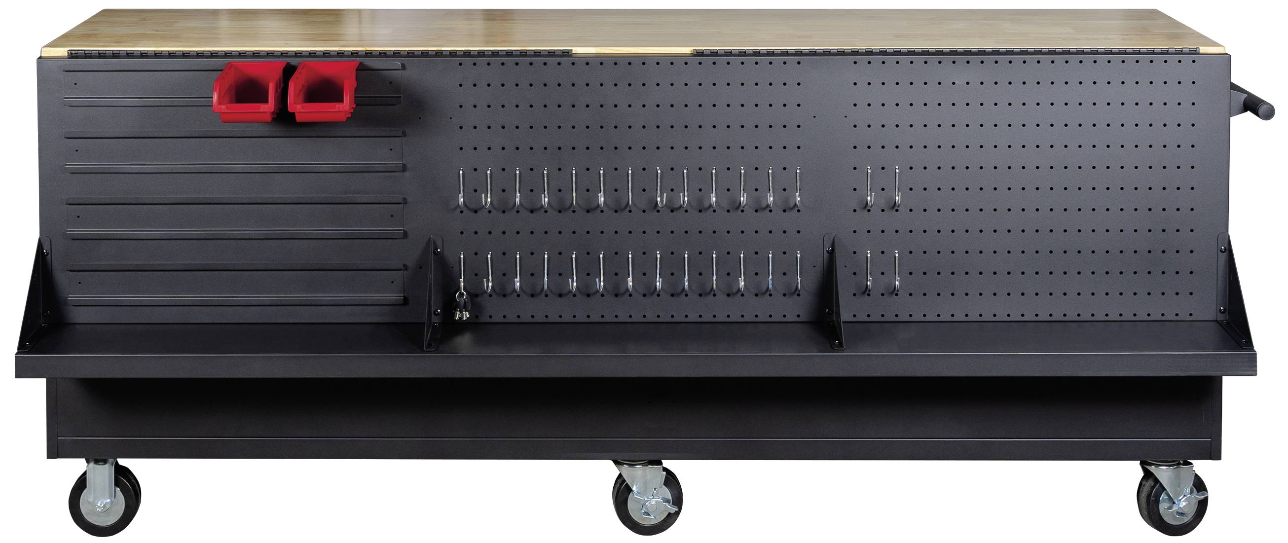 Ein Werkzeugwagen mit Rollen und einer hölzernen Arbeitsfläche. An der Vorderseite sind rote Behälter und Haken zur Werkzeugaufbewahrung angebracht.