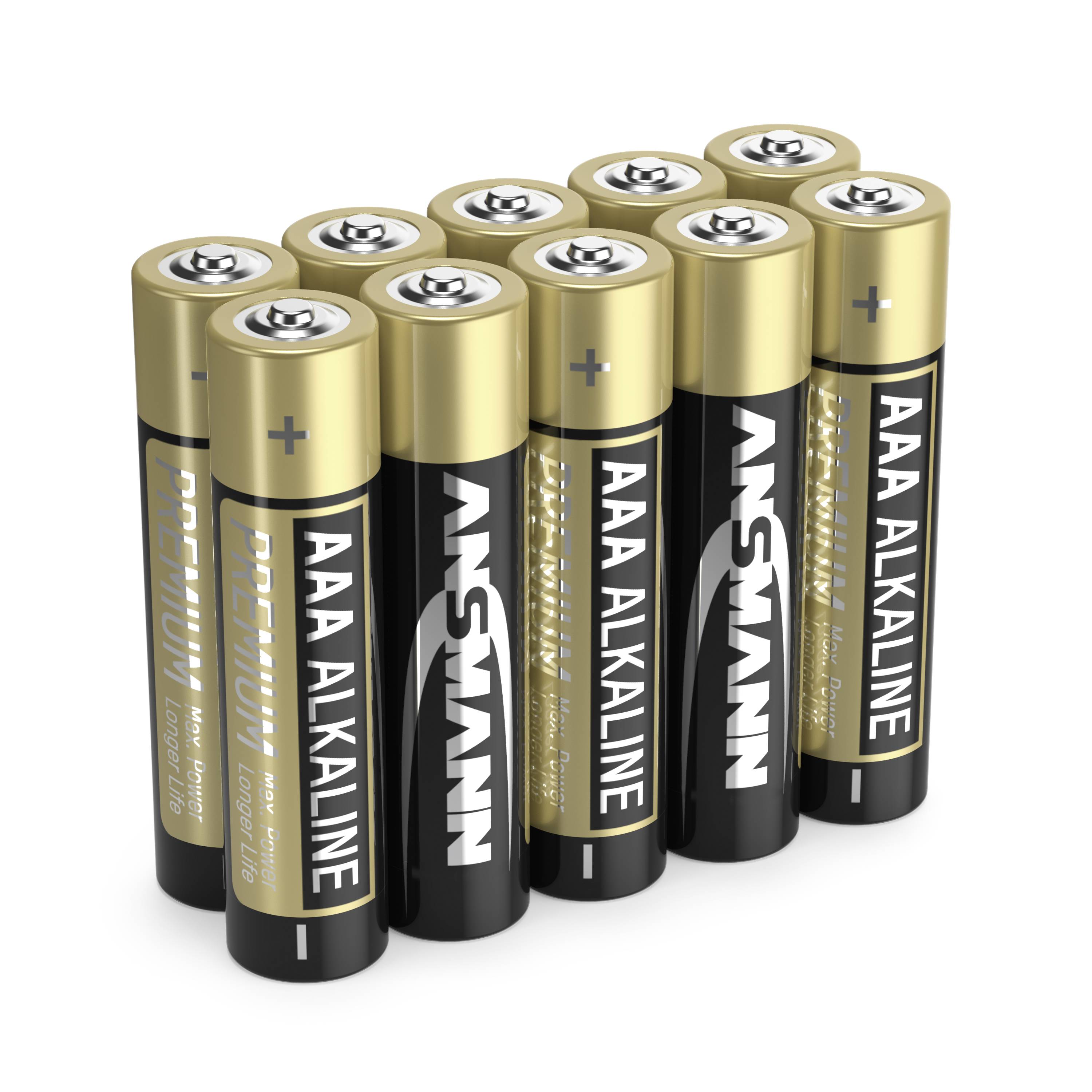 Zehn gestapelte AAA-Alkaline-Batterien mit der Aufschrift 'Ansmann', hauptsächlich in Schwarz und Gold.