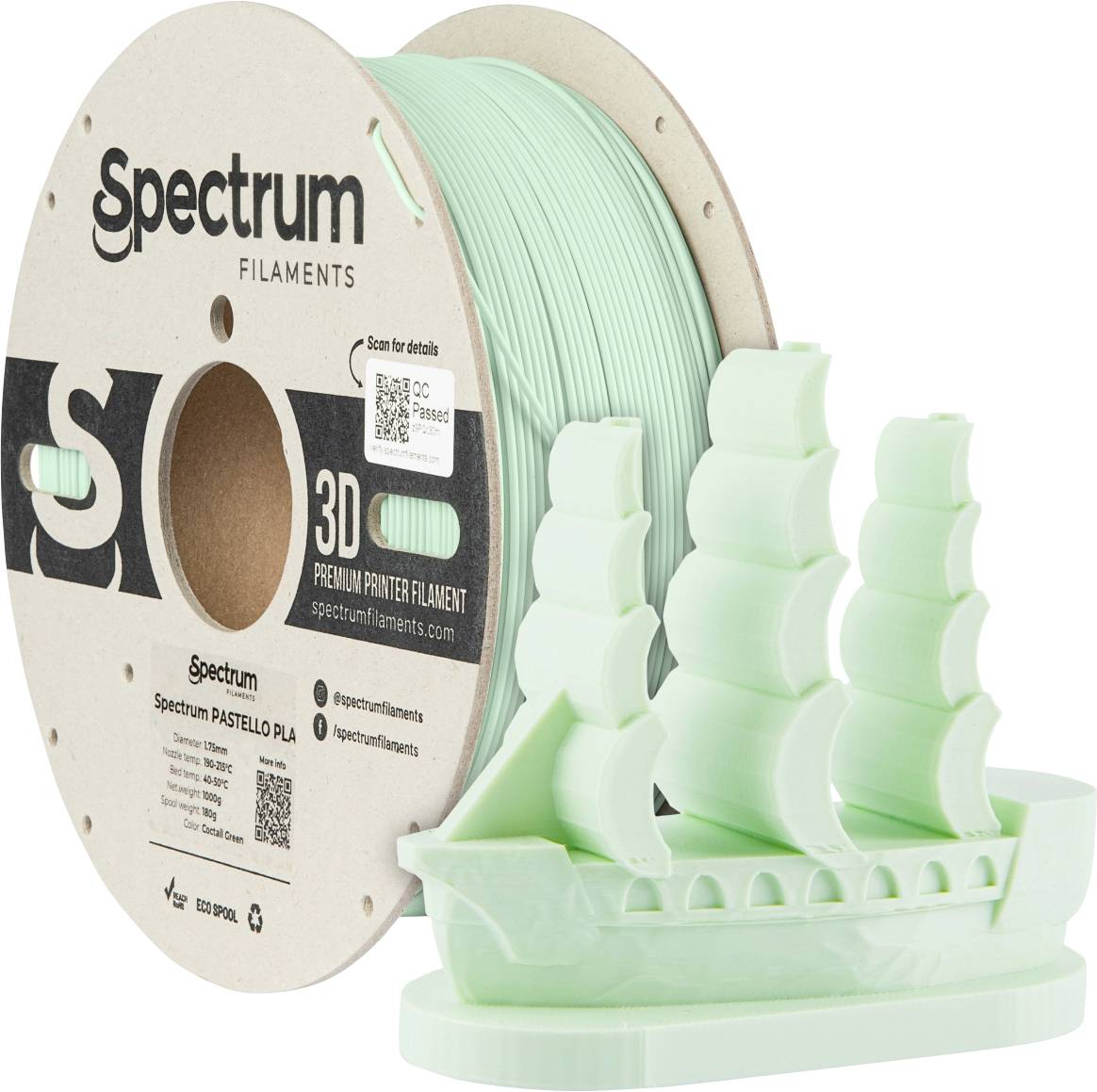 Auf einem Bild ist eine Spule mit mintfarbenem 3D-Drucker-Filament der Marke 'Spectrum' zu sehen, neben einem gedruckten Segelschiff.