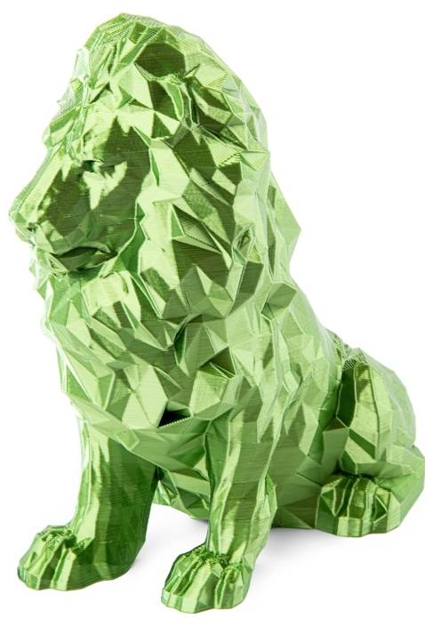 Eine grüne, facettierte Löwenskulptur in moderner geometrischer Form, sitzt stolz mit gerichteten Blick nach vorne.