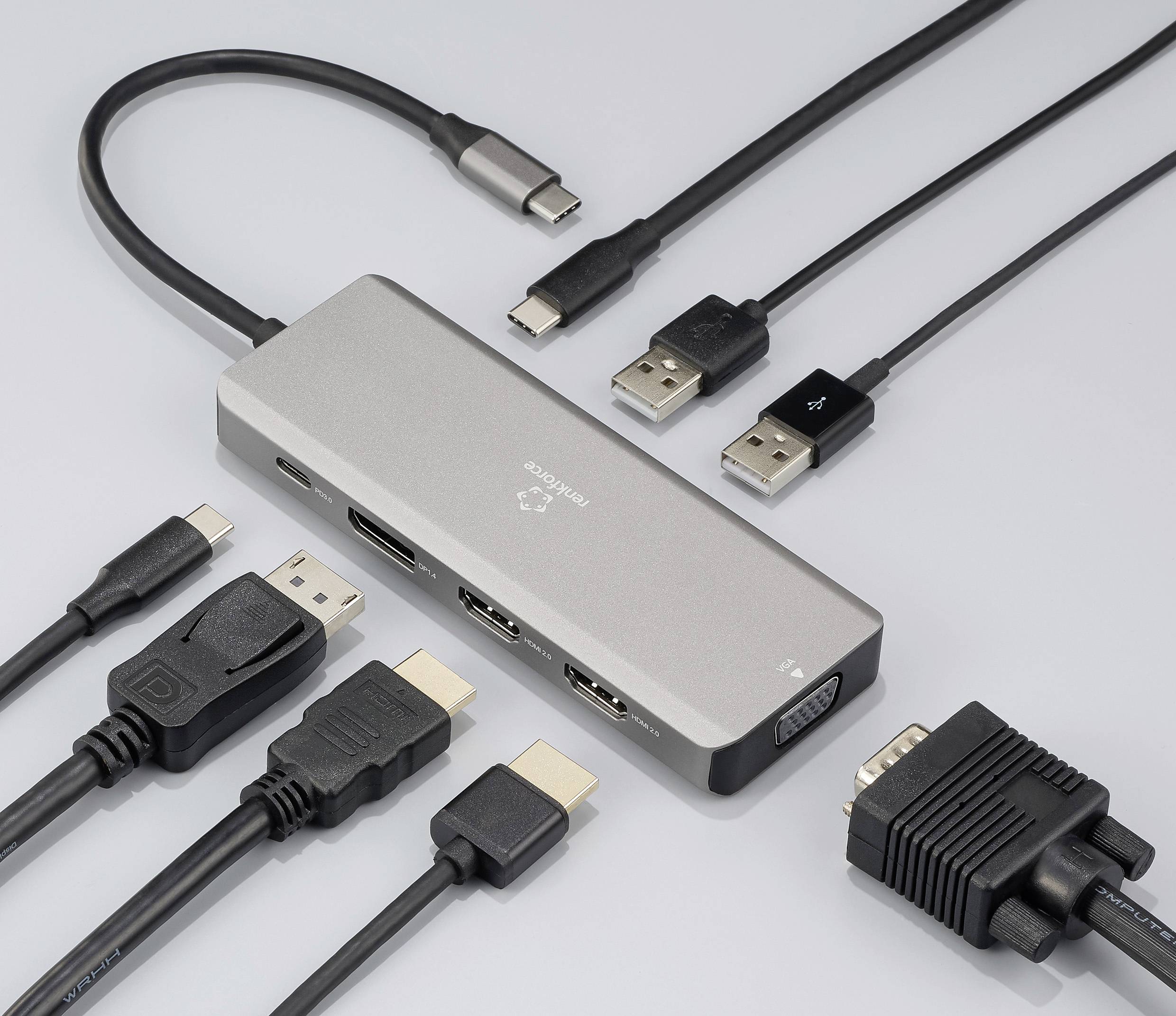 Mehrere Kabel, einschließlich USB-C, HDMI und USB, die mit einem silbernen Hub verbunden sind. Der Hub hat mehrere Anschlüsse.
